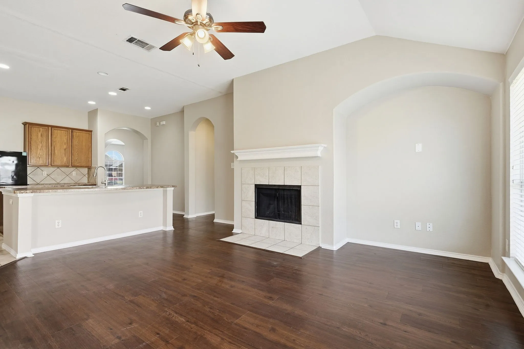 Single Family Residence For Sale in Denton County , 240 Cedar Crest Drive, Justin, Texas 76247, 4 Bedroom, 2 Bathroom, 2 Garage spaces, 2,266 Sqft, built in 2006, mls#21391661, Real Estate Agent in Justin, Homes For Sale in Denton county, Homes For Sale in Justin, Realtor in Justin Texas, Real Estate Brokerage Independent Realty Texas, Luminita Cordes Realtor