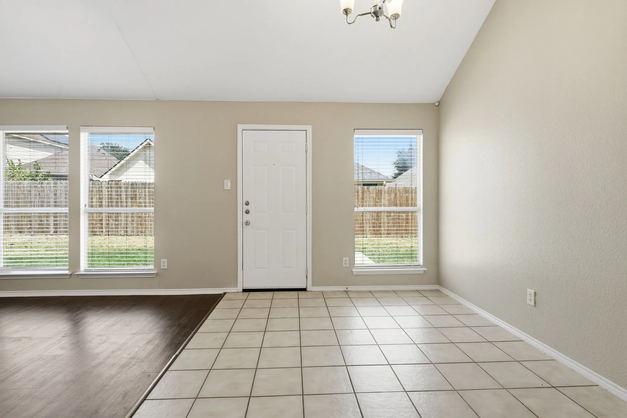 Single Family Residence For Sale in Denton County , 240 Cedar Crest Drive, Justin, Texas 76247, 4 Bedroom, 2 Bathroom, 2 Garage spaces, 2,266 Sqft, built in 2006, mls#21391661, Real Estate Agent in Justin, Homes For Sale in Denton county, Homes For Sale in Justin, Realtor in Justin Texas, Real Estate Brokerage Independent Realty Texas, Luminita Cordes Realtor