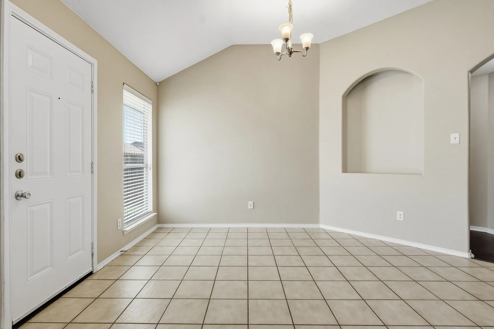 Single Family Residence For Sale in Denton County , 240 Cedar Crest Drive, Justin, Texas 76247, 4 Bedroom, 2 Bathroom, 2 Garage spaces, 2,266 Sqft, built in 2006, mls#21391661, Real Estate Agent in Justin, Homes For Sale in Denton county, Homes For Sale in Justin, Realtor in Justin Texas, Real Estate Brokerage Independent Realty Texas, Luminita Cordes Realtor