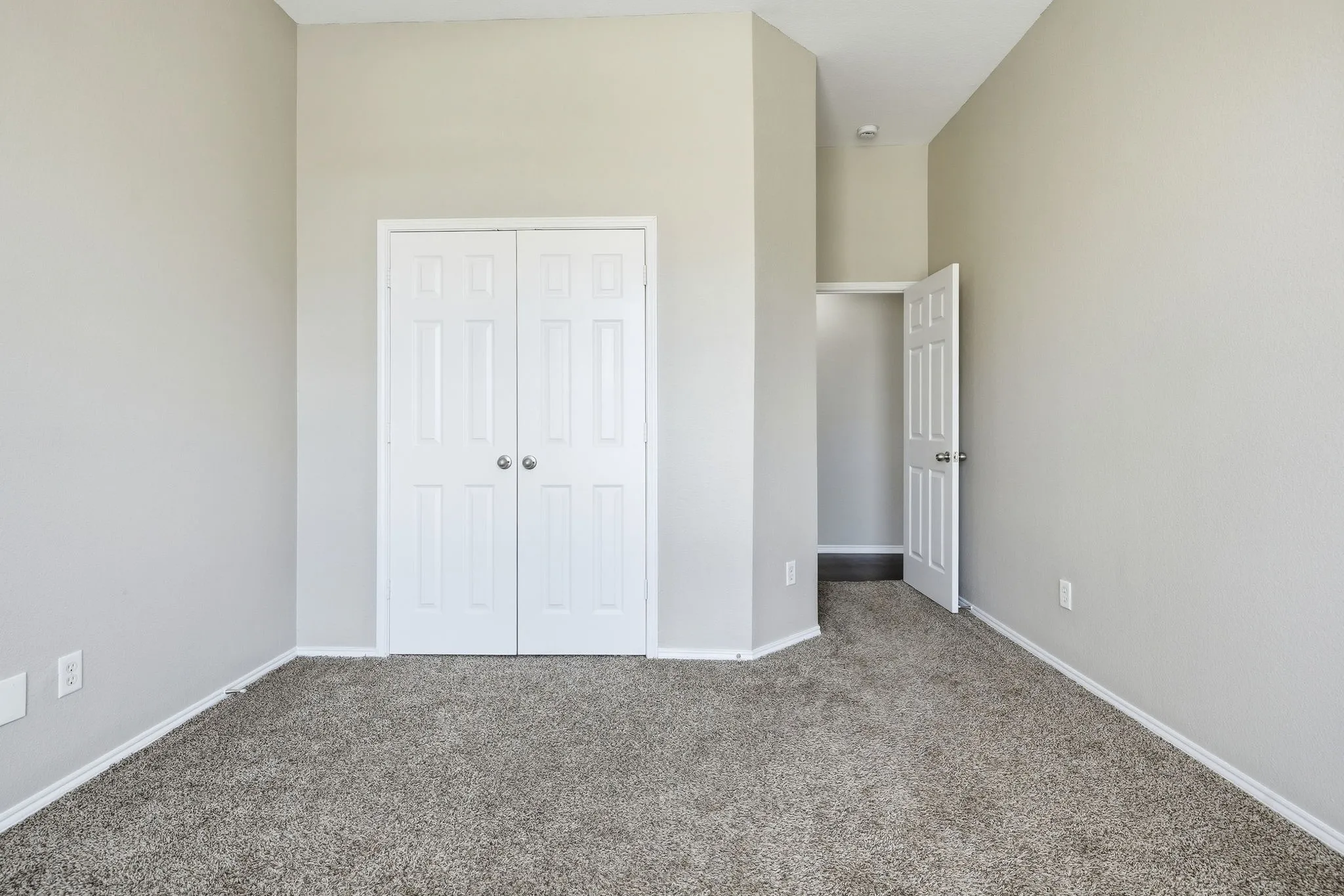 Single Family Residence For Sale in Denton County , 240 Cedar Crest Drive, Justin, Texas 76247, 4 Bedroom, 2 Bathroom, 2 Garage spaces, 2,266 Sqft, built in 2006, mls#21391661, Real Estate Agent in Justin, Homes For Sale in Denton county, Homes For Sale in Justin, Realtor in Justin Texas, Real Estate Brokerage Independent Realty Texas, Luminita Cordes Realtor