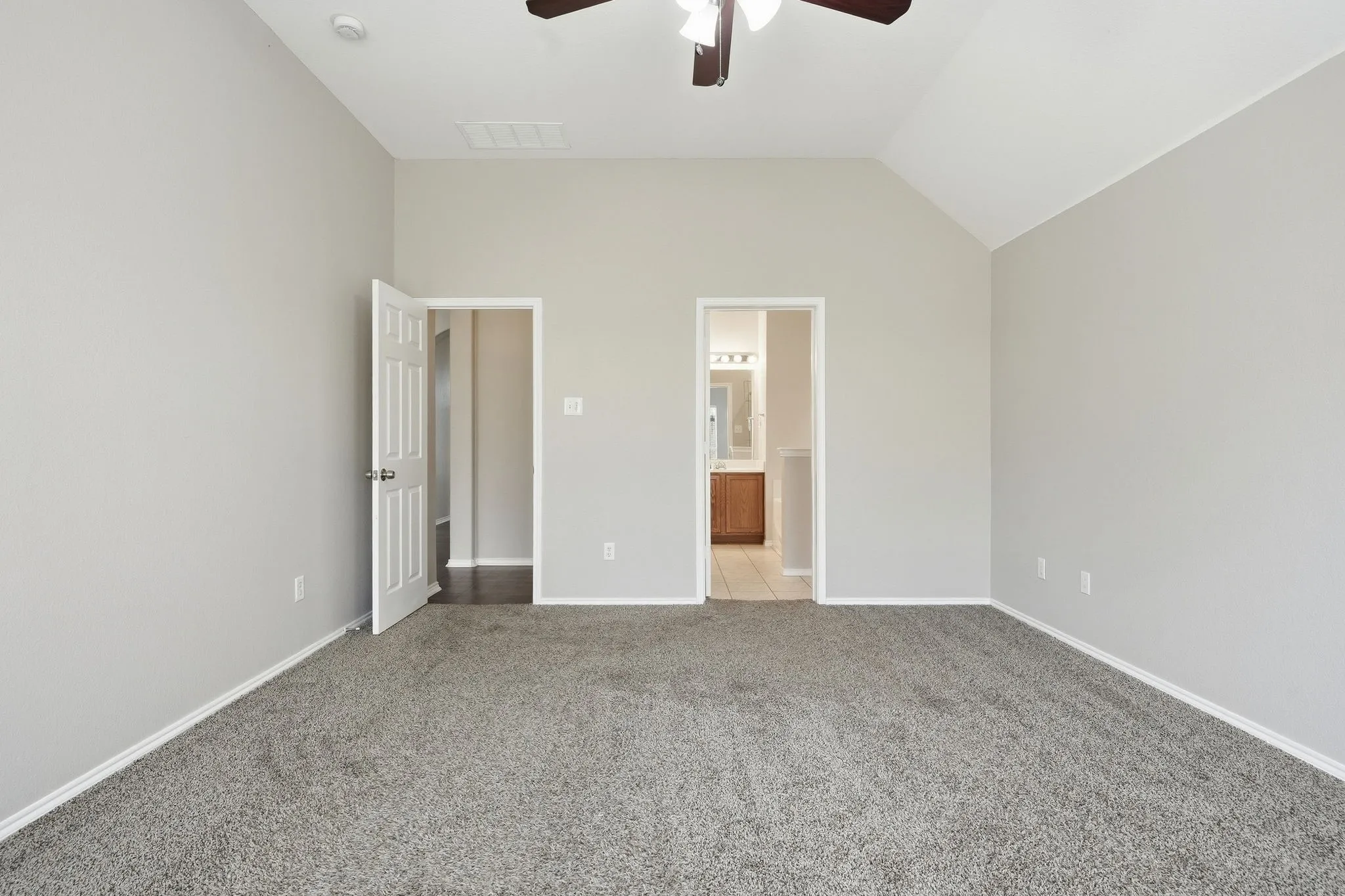 Single Family Residence For Sale in Denton County , 240 Cedar Crest Drive, Justin, Texas 76247, 4 Bedroom, 2 Bathroom, 2 Garage spaces, 2,266 Sqft, built in 2006, mls#21391661, Real Estate Agent in Justin, Homes For Sale in Denton county, Homes For Sale in Justin, Realtor in Justin Texas, Real Estate Brokerage Independent Realty Texas, Luminita Cordes Realtor