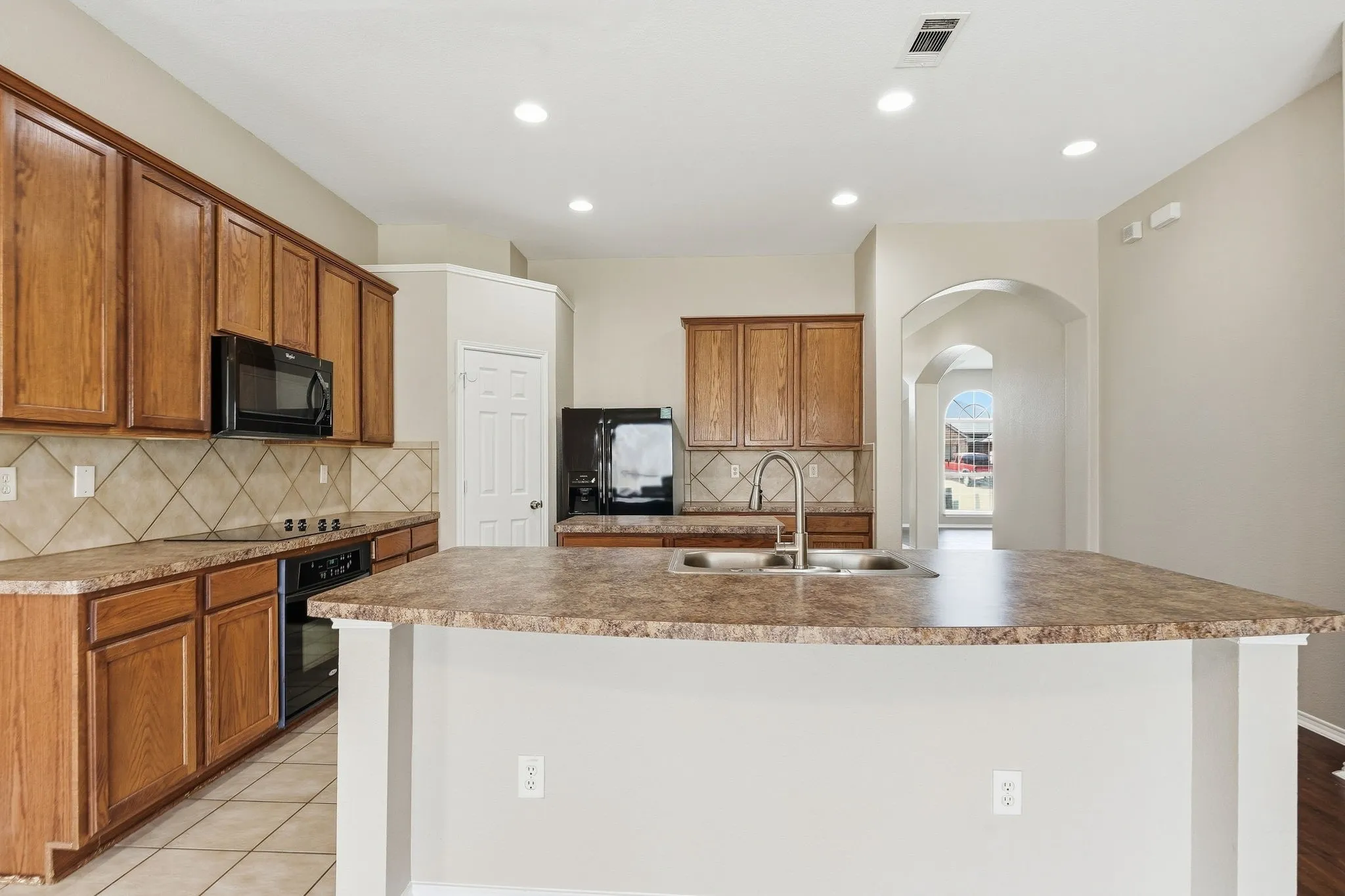 Single Family Residence For Sale in Denton County , 240 Cedar Crest Drive, Justin, Texas 76247, 4 Bedroom, 2 Bathroom, 2 Garage spaces, 2,266 Sqft, built in 2006, mls#21391661, Real Estate Agent in Justin, Homes For Sale in Denton county, Homes For Sale in Justin, Realtor in Justin Texas, Real Estate Brokerage Independent Realty Texas, Luminita Cordes Realtor