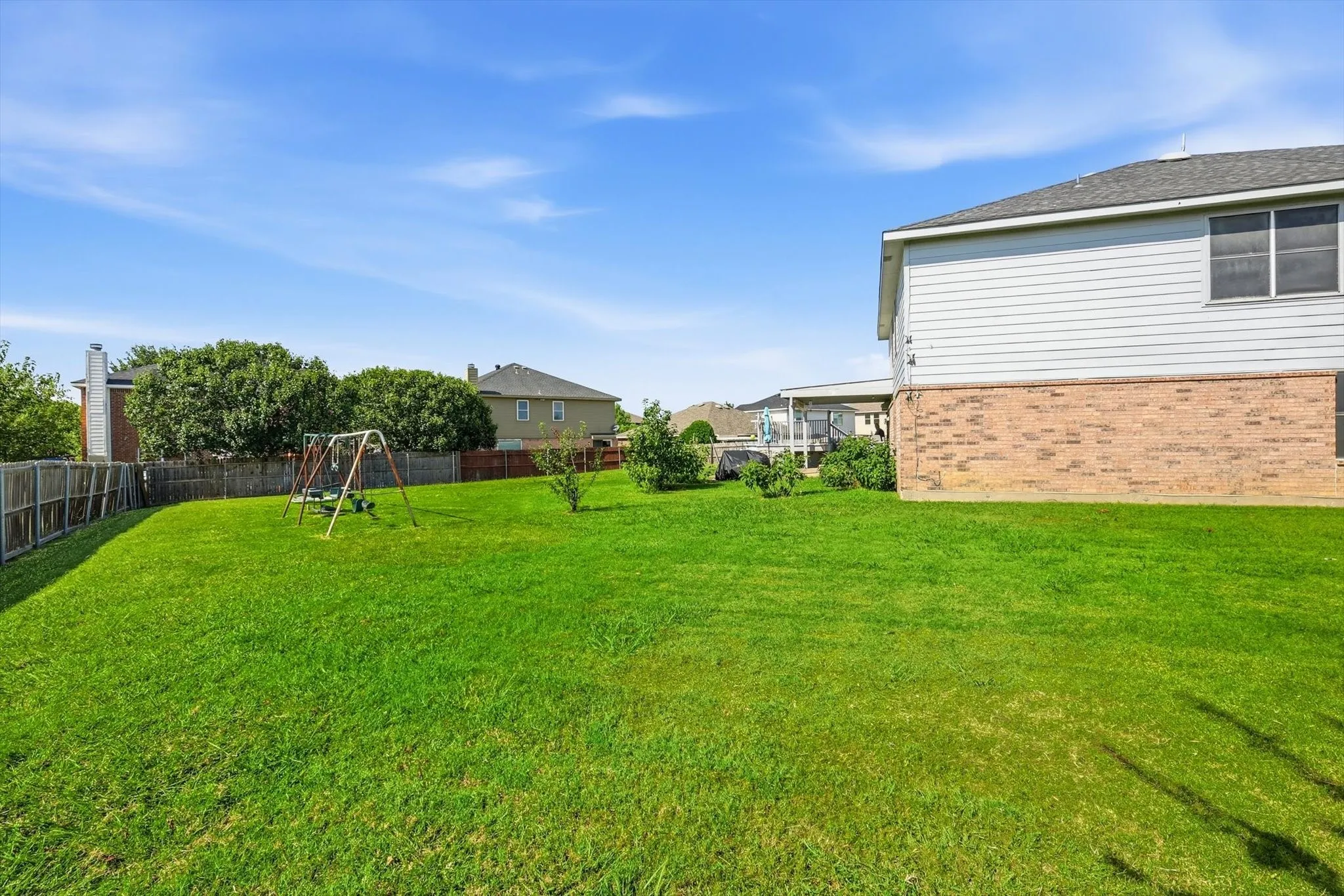 Single Family Residence For Sale in Denton County , 214 Hawthorne Court, Ponder, Texas 76259, 4 Bedroom, 3 Bathroom, 2 Garage spaces, 2,996 Sqft, built in 2004, mls#21394411, Real Estate Agent in Ponder, Homes For Sale in Denton county, Homes For Sale in Ponder, Realtor in Ponder Texas, Real Estate Brokerage Independent Realty Texas, Luminita Cordes Realtor