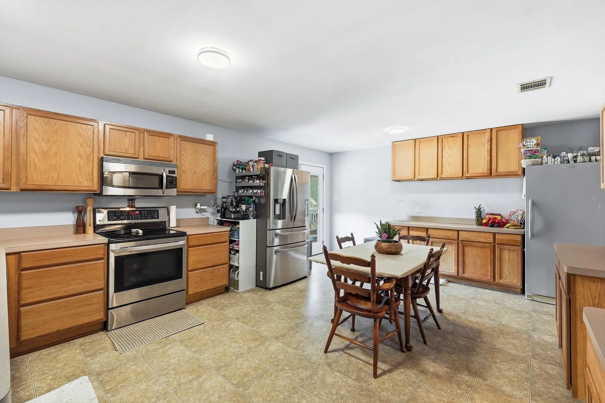 Single Family Residence For Sale in Denton County , 214 Hawthorne Court, Ponder, Texas 76259, 4 Bedroom, 3 Bathroom, 2 Garage spaces, 2,996 Sqft, built in 2004, mls#21394411, Real Estate Agent in Ponder, Homes For Sale in Denton county, Homes For Sale in Ponder, Realtor in Ponder Texas, Real Estate Brokerage Independent Realty Texas, Luminita Cordes Realtor