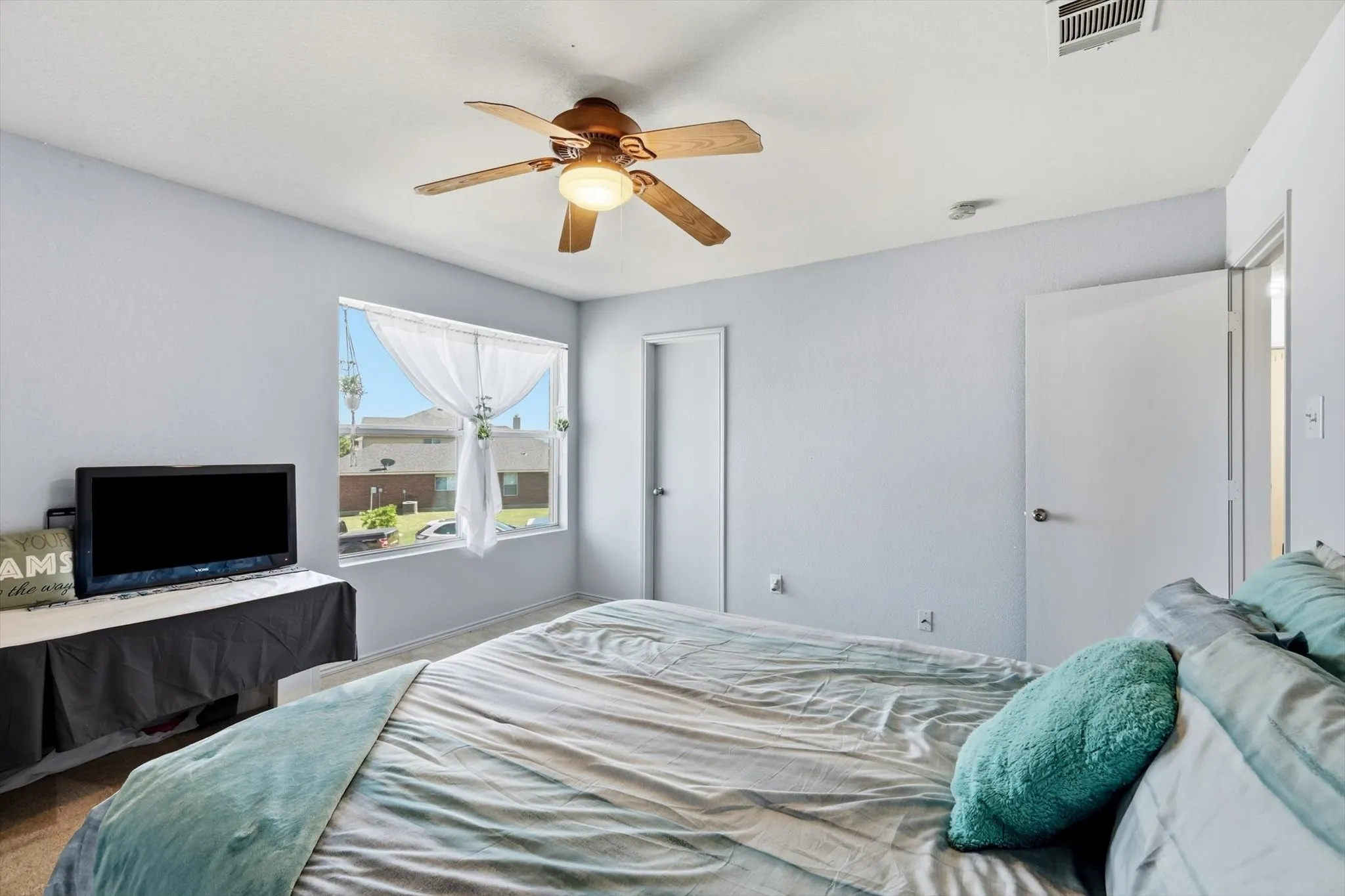 Single Family Residence For Sale in Denton County , 214 Hawthorne Court, Ponder, Texas 76259, 4 Bedroom, 3 Bathroom, 2 Garage spaces, 2,996 Sqft, built in 2004, mls#21394411, Real Estate Agent in Ponder, Homes For Sale in Denton county, Homes For Sale in Ponder, Realtor in Ponder Texas, Real Estate Brokerage Independent Realty Texas, Luminita Cordes Realtor