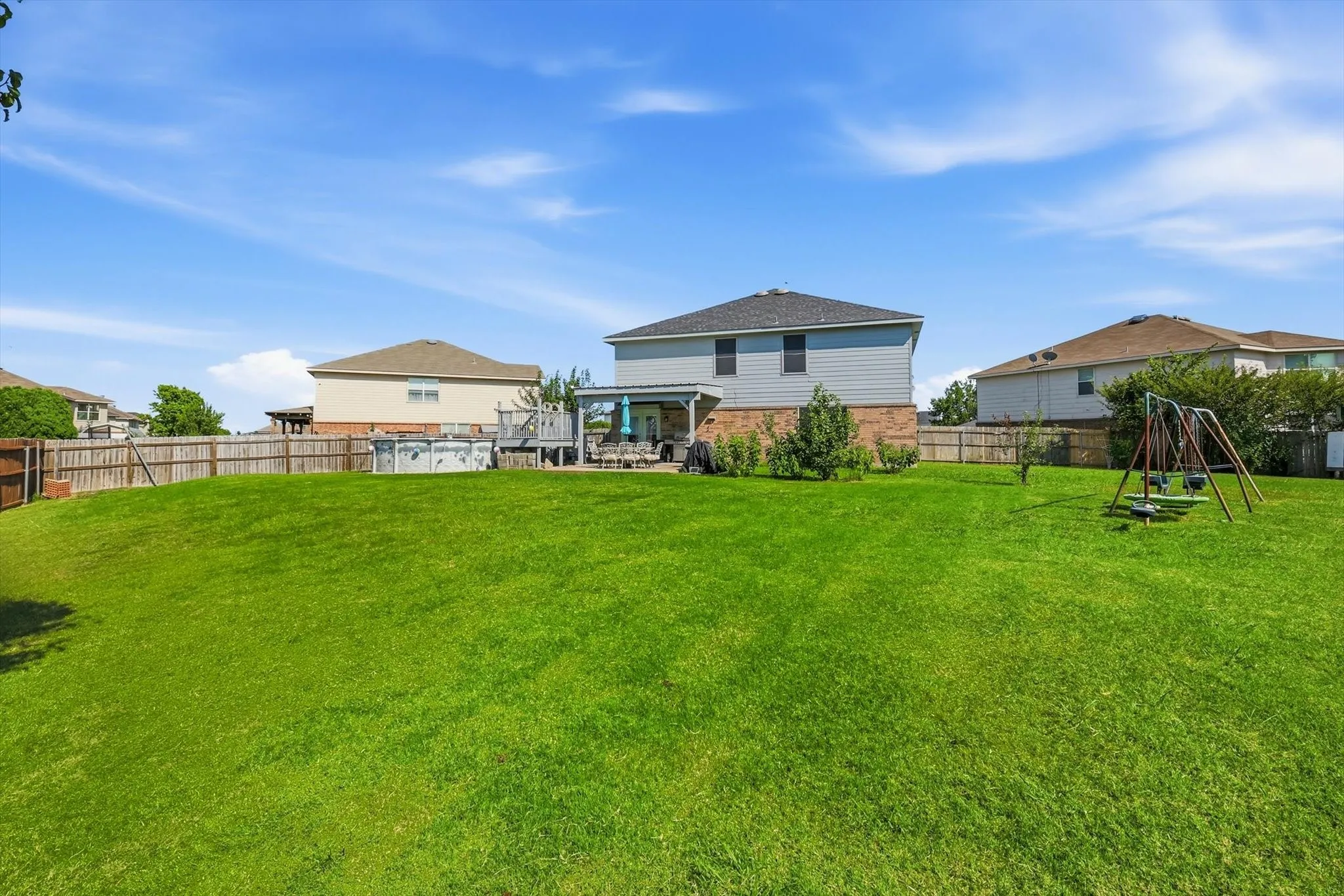 Single Family Residence For Sale in Denton County , 214 Hawthorne Court, Ponder, Texas 76259, 4 Bedroom, 3 Bathroom, 2 Garage spaces, 2,996 Sqft, built in 2004, mls#21394411, Real Estate Agent in Ponder, Homes For Sale in Denton county, Homes For Sale in Ponder, Realtor in Ponder Texas, Real Estate Brokerage Independent Realty Texas, Luminita Cordes Realtor