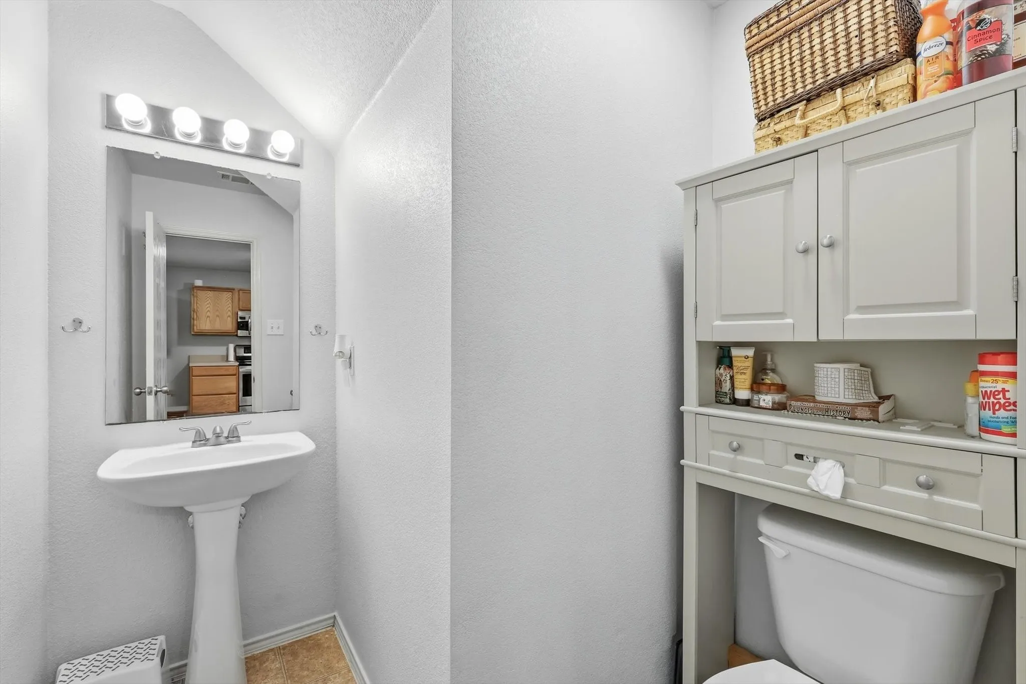 Single Family Residence For Sale in Denton County , 214 Hawthorne Court, Ponder, Texas 76259, 4 Bedroom, 3 Bathroom, 2 Garage spaces, 2,996 Sqft, built in 2004, mls#21394411, Real Estate Agent in Ponder, Homes For Sale in Denton county, Homes For Sale in Ponder, Realtor in Ponder Texas, Real Estate Brokerage Independent Realty Texas, Luminita Cordes Realtor