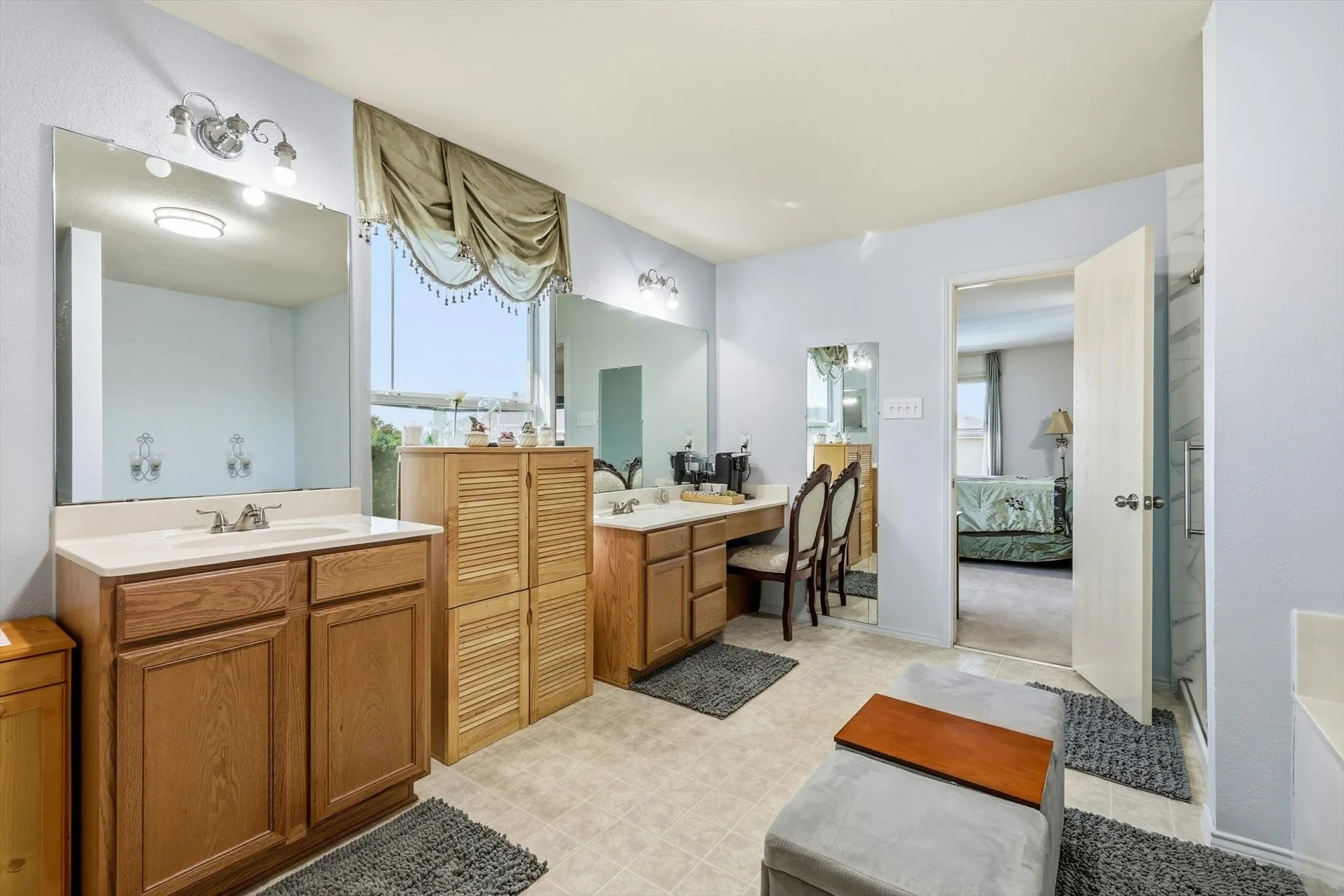 Single Family Residence For Sale in Denton County , 214 Hawthorne Court, Ponder, Texas 76259, 4 Bedroom, 3 Bathroom, 2 Garage spaces, 2,996 Sqft, built in 2004, mls#21394411, Real Estate Agent in Ponder, Homes For Sale in Denton county, Homes For Sale in Ponder, Realtor in Ponder Texas, Real Estate Brokerage Independent Realty Texas, Luminita Cordes Realtor