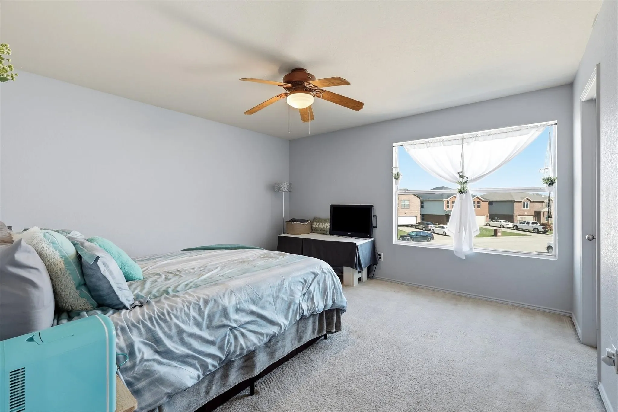 Single Family Residence For Sale in Denton County , 214 Hawthorne Court, Ponder, Texas 76259, 4 Bedroom, 3 Bathroom, 2 Garage spaces, 2,996 Sqft, built in 2004, mls#21394411, Real Estate Agent in Ponder, Homes For Sale in Denton county, Homes For Sale in Ponder, Realtor in Ponder Texas, Real Estate Brokerage Independent Realty Texas, Luminita Cordes Realtor