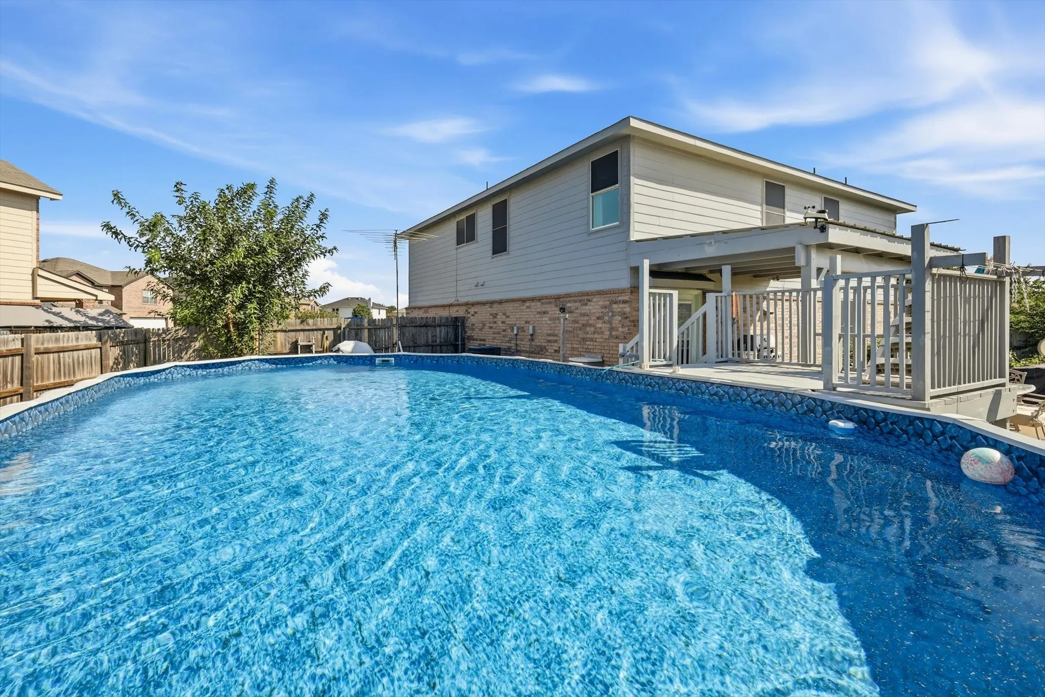 Single Family Residence For Sale in Denton County , 214 Hawthorne Court, Ponder, Texas 76259, 4 Bedroom, 3 Bathroom, 2 Garage spaces, 2,996 Sqft, built in 2004, mls#21394411, Real Estate Agent in Ponder, Homes For Sale in Denton county, Homes For Sale in Ponder, Realtor in Ponder Texas, Real Estate Brokerage Independent Realty Texas, Luminita Cordes Realtor