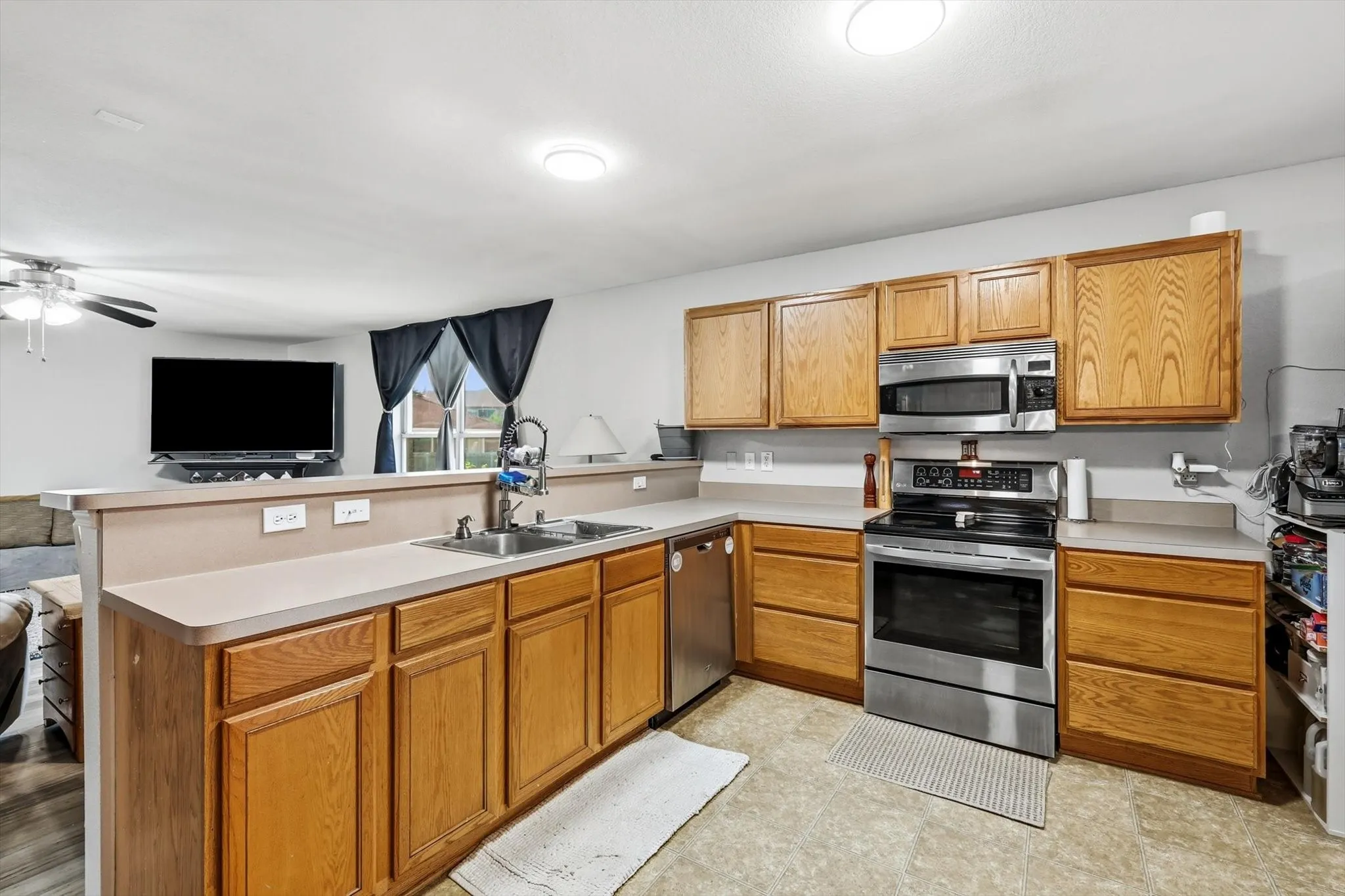 Single Family Residence For Sale in Denton County , 214 Hawthorne Court, Ponder, Texas 76259, 4 Bedroom, 3 Bathroom, 2 Garage spaces, 2,996 Sqft, built in 2004, mls#21394411, Real Estate Agent in Ponder, Homes For Sale in Denton county, Homes For Sale in Ponder, Realtor in Ponder Texas, Real Estate Brokerage Independent Realty Texas, Luminita Cordes Realtor
