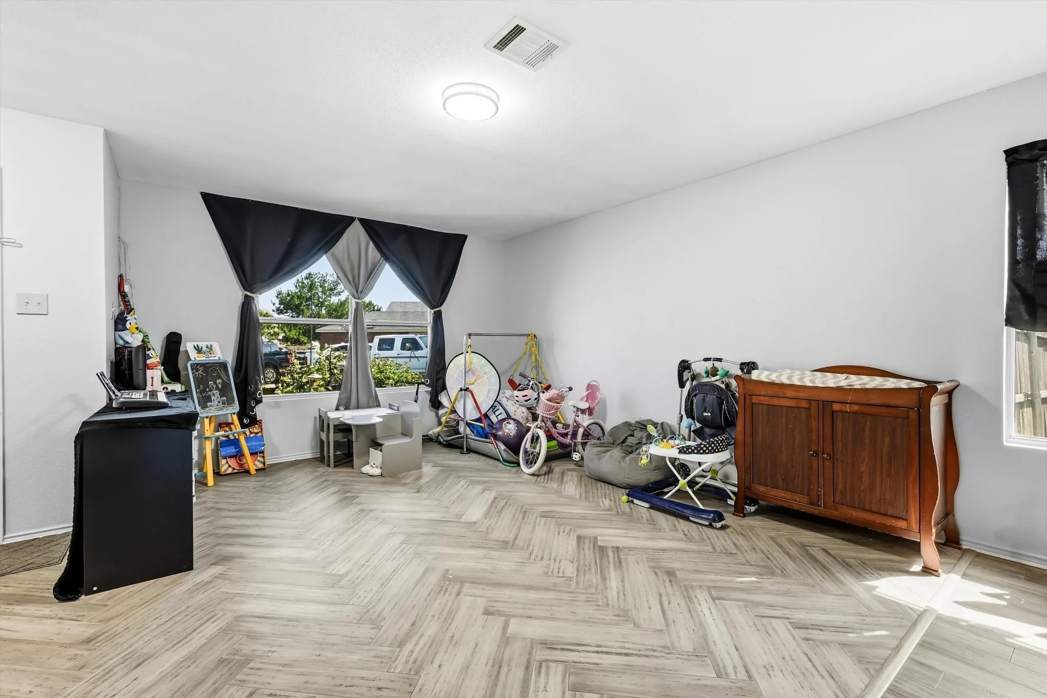 Single Family Residence For Sale in Denton County , 214 Hawthorne Court, Ponder, Texas 76259, 4 Bedroom, 3 Bathroom, 2 Garage spaces, 2,996 Sqft, built in 2004, mls#21394411, Real Estate Agent in Ponder, Homes For Sale in Denton county, Homes For Sale in Ponder, Realtor in Ponder Texas, Real Estate Brokerage Independent Realty Texas, Luminita Cordes Realtor