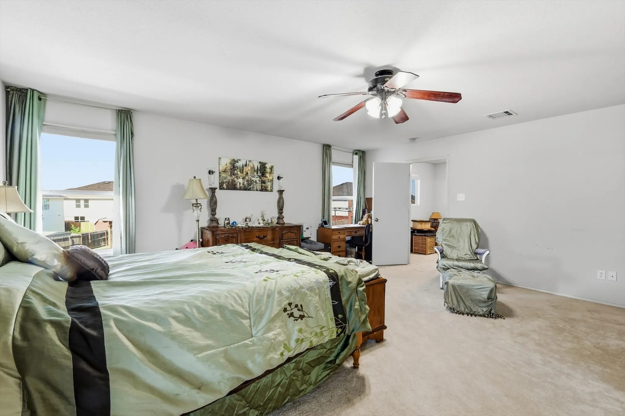 Single Family Residence For Sale in Denton County , 214 Hawthorne Court, Ponder, Texas 76259, 4 Bedroom, 3 Bathroom, 2 Garage spaces, 2,996 Sqft, built in 2004, mls#21394411, Real Estate Agent in Ponder, Homes For Sale in Denton county, Homes For Sale in Ponder, Realtor in Ponder Texas, Real Estate Brokerage Independent Realty Texas, Luminita Cordes Realtor