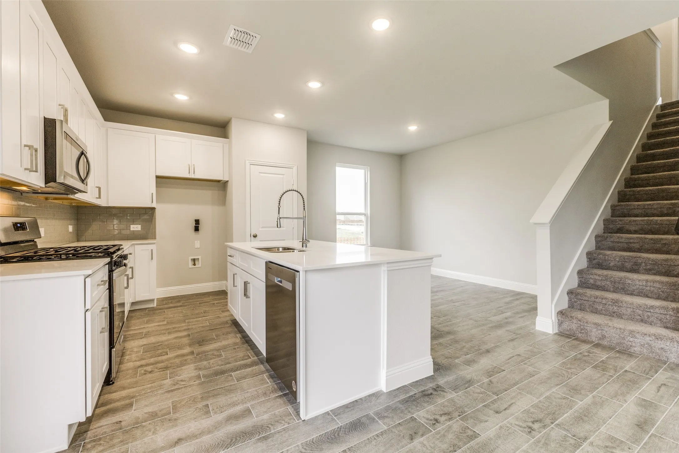 Single Family Residence For Rent in Kaufman County , 1519 Vermillion Street, Forney, Texas 75126, 4 Bedroom, 3 Bathroom, 2 Garage spaces, 2,035 Sqft, built in 2024, mls#21394609, Real Estate Agent in Forney, Homes For Rent in Kaufman county, Homes For Rent in Forney, Realtor in Forney Texas, Real Estate Brokerage Independent Realty Texas, Luminita Cordes Realtor