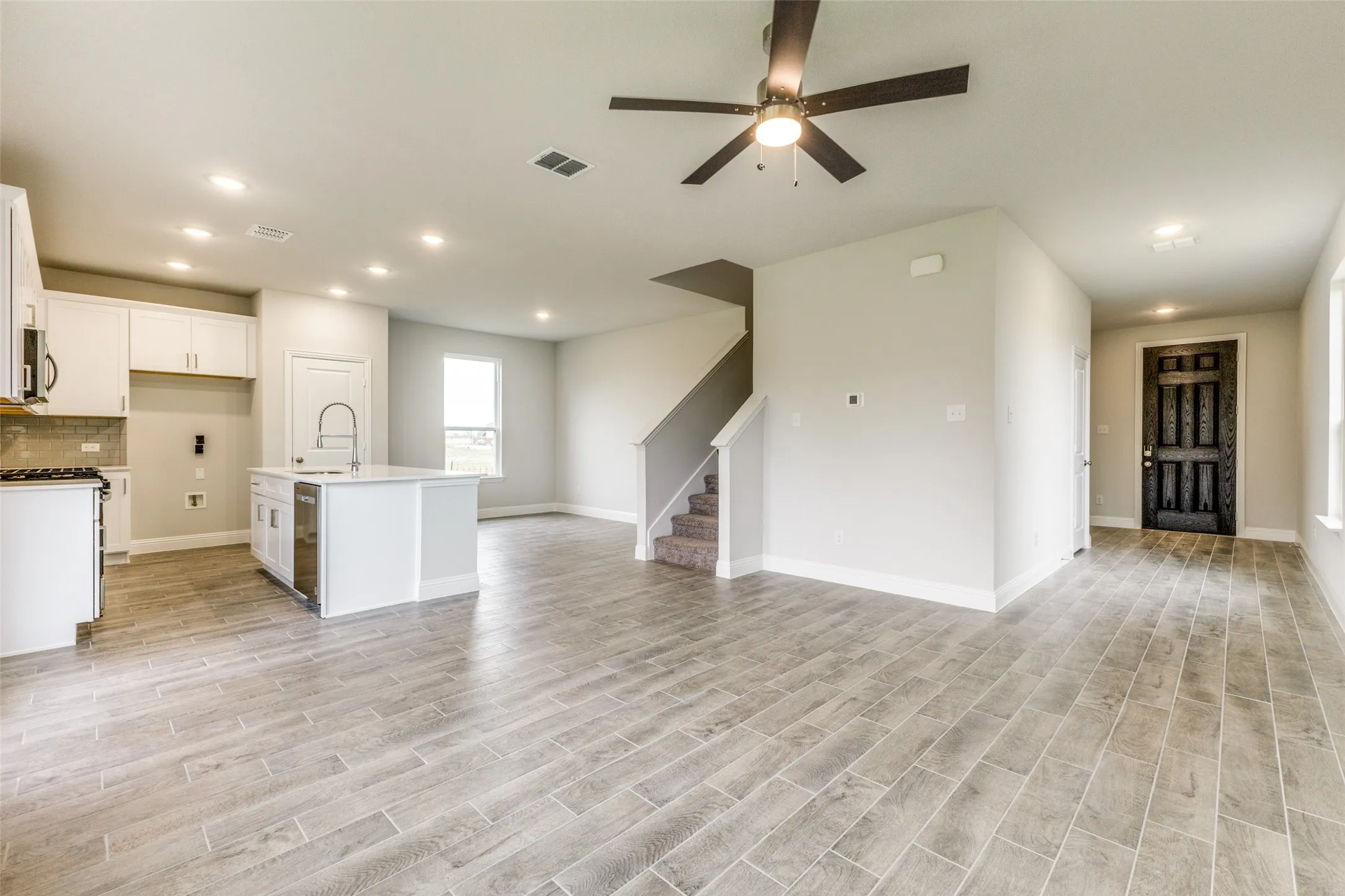 Single Family Residence For Rent in Kaufman County , 1519 Vermillion Street, Forney, Texas 75126, 4 Bedroom, 3 Bathroom, 2 Garage spaces, 2,035 Sqft, built in 2024, mls#21394609, Real Estate Agent in Forney, Homes For Rent in Kaufman county, Homes For Rent in Forney, Realtor in Forney Texas, Real Estate Brokerage Independent Realty Texas, Luminita Cordes Realtor