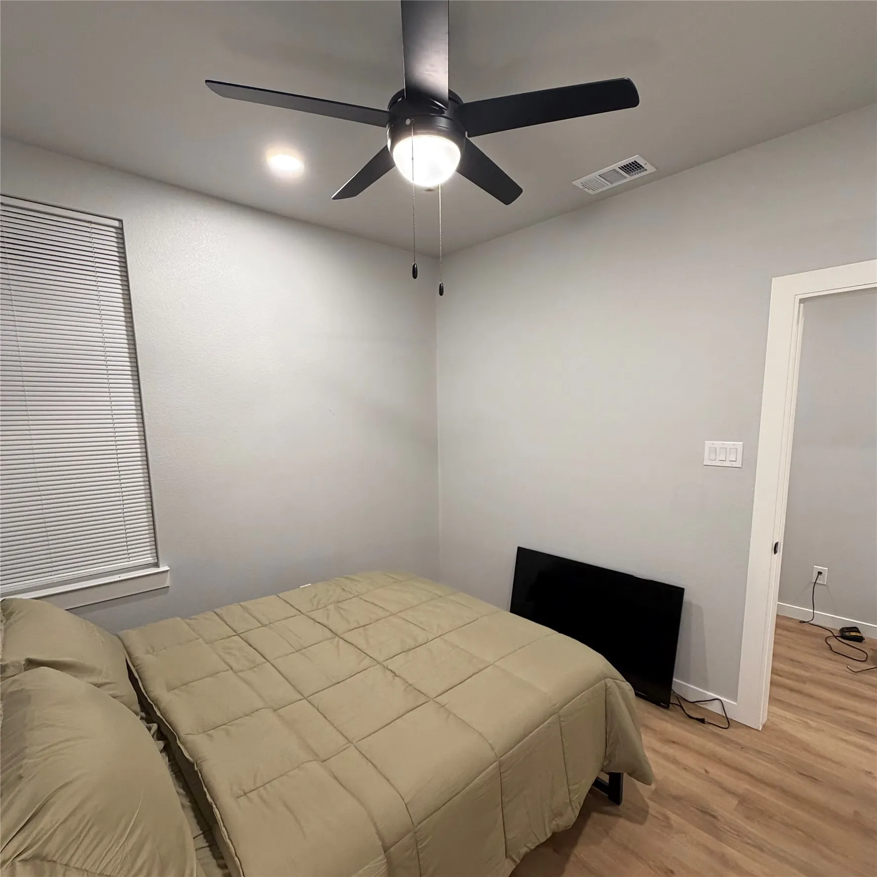 Single Family Residence For Sale in Dallas County , 1654 Hudspeth Avenue, Dallas, Texas 75216, 10 Bedroom, 8 Bathroom, 2 Garage spaces, 4,296 Sqft, built in 2024, mls#21394614, Real Estate Agent in Dallas, Homes For Sale in Dallas county, Homes For Sale in Dallas, Realtor in Dallas Texas, Real Estate Brokerage Independent Realty Texas, Luminita Cordes Realtor