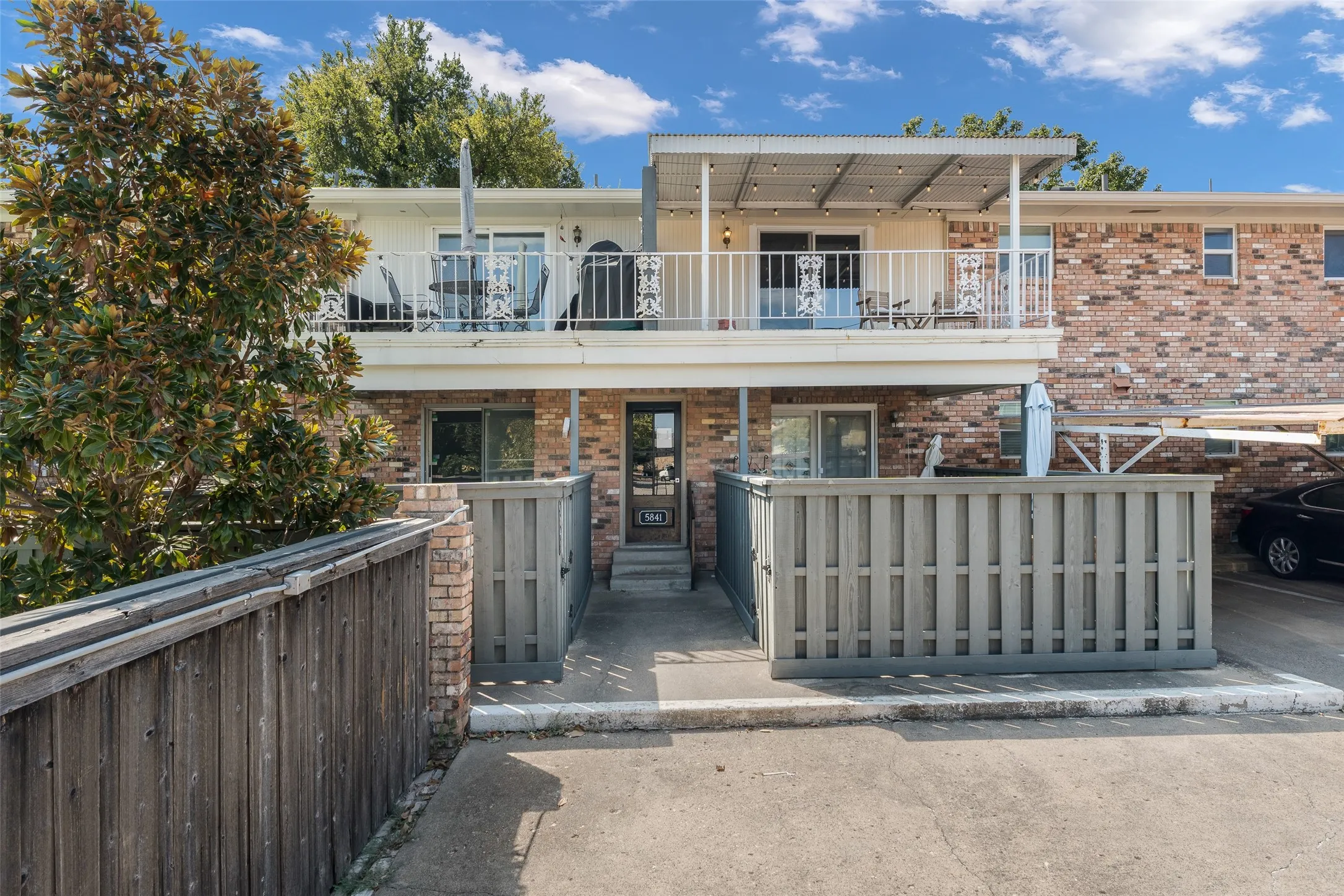 Condominium For Rent in Dallas County , 5841 E University Boulevard C, Dallas, Texas 75206, 2 Bedroom, 2 Bathroom, Garage spaces, 1,307 Sqft, built in 1964, mls#21394456, Real Estate Agent in Dallas, Homes For Rent in Dallas county, Homes For Rent in Dallas, Realtor in Dallas Texas, Real Estate Brokerage Independent Realty Texas, Luminita Cordes Realtor