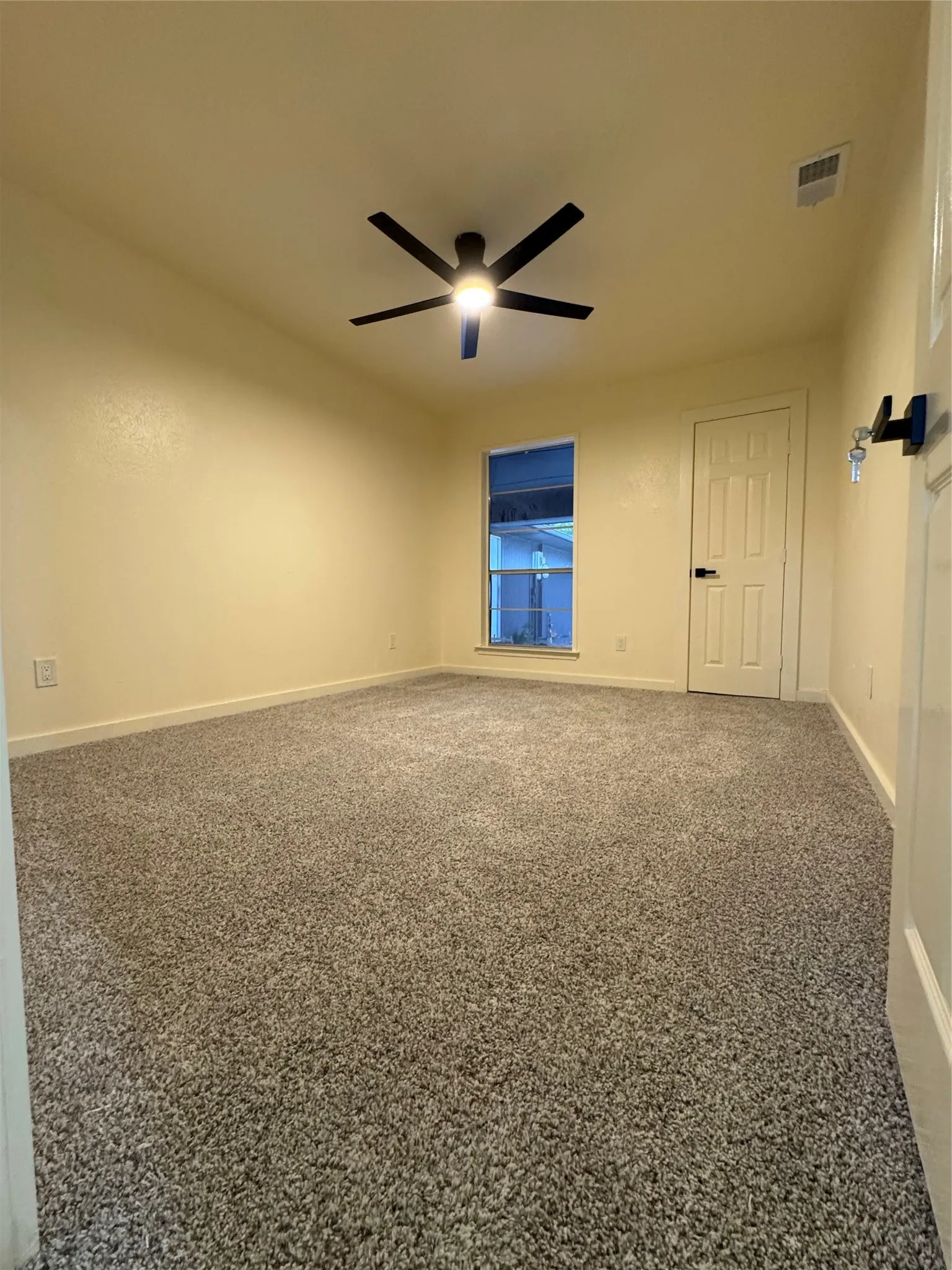 Single Family Residence For Sale in Dallas County , 2105 Drake Drive, Richardson, Texas 75081, 4 Bedroom, 2 Bathroom, 2 Garage spaces, 1,832 Sqft, built in 1973, mls#21394616, Real Estate Agent in Richardson, Homes For Sale in Dallas county, Homes For Sale in Richardson, Realtor in Richardson Texas, Real Estate Brokerage Independent Realty Texas, Luminita Cordes Realtor