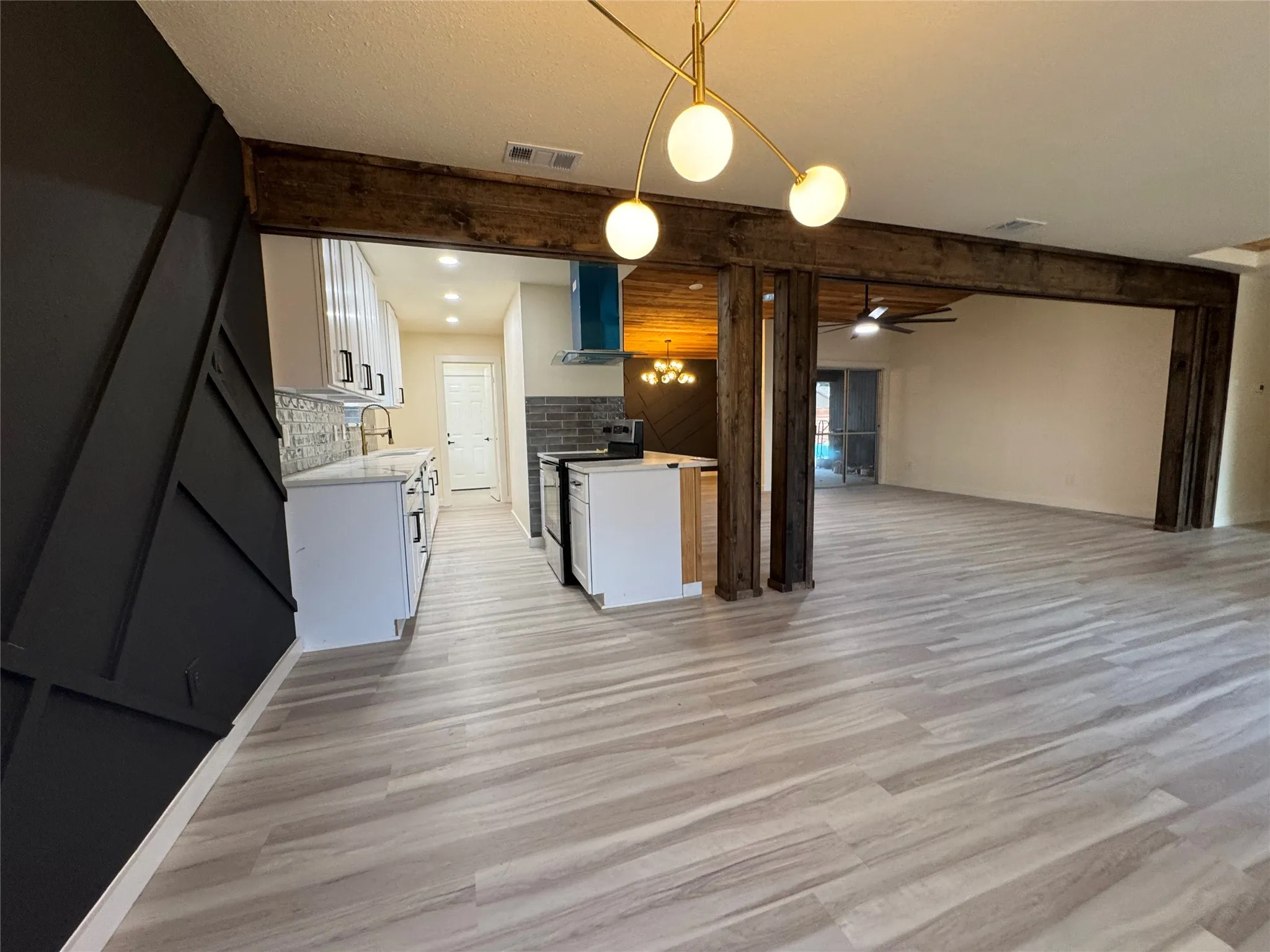 Single Family Residence For Sale in Dallas County , 2105 Drake Drive, Richardson, Texas 75081, 4 Bedroom, 2 Bathroom, 2 Garage spaces, 1,832 Sqft, built in 1973, mls#21394616, Real Estate Agent in Richardson, Homes For Sale in Dallas county, Homes For Sale in Richardson, Realtor in Richardson Texas, Real Estate Brokerage Independent Realty Texas, Luminita Cordes Realtor