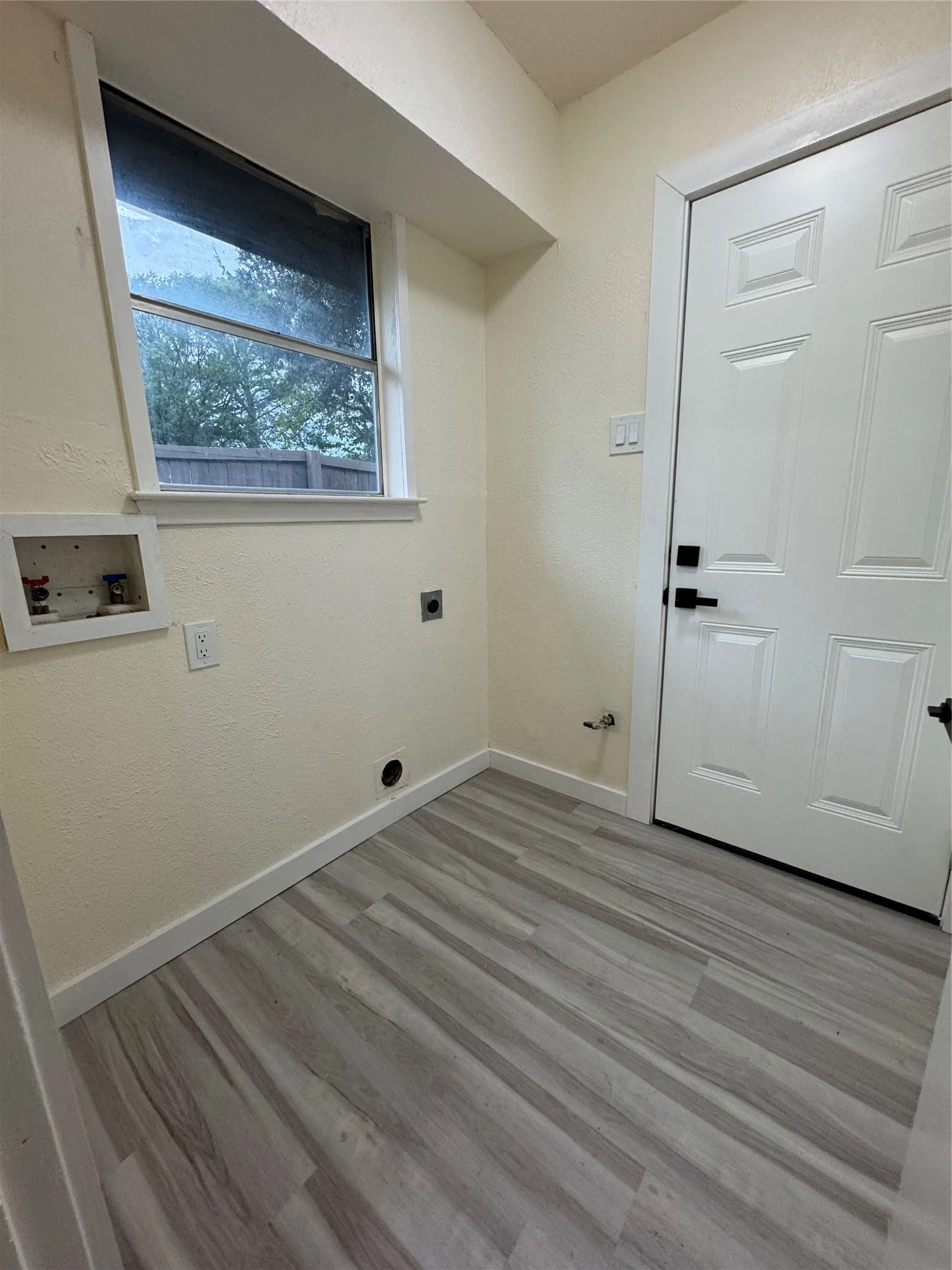 Single Family Residence For Sale in Dallas County , 2105 Drake Drive, Richardson, Texas 75081, 4 Bedroom, 2 Bathroom, 2 Garage spaces, 1,832 Sqft, built in 1973, mls#21394616, Real Estate Agent in Richardson, Homes For Sale in Dallas county, Homes For Sale in Richardson, Realtor in Richardson Texas, Real Estate Brokerage Independent Realty Texas, Luminita Cordes Realtor