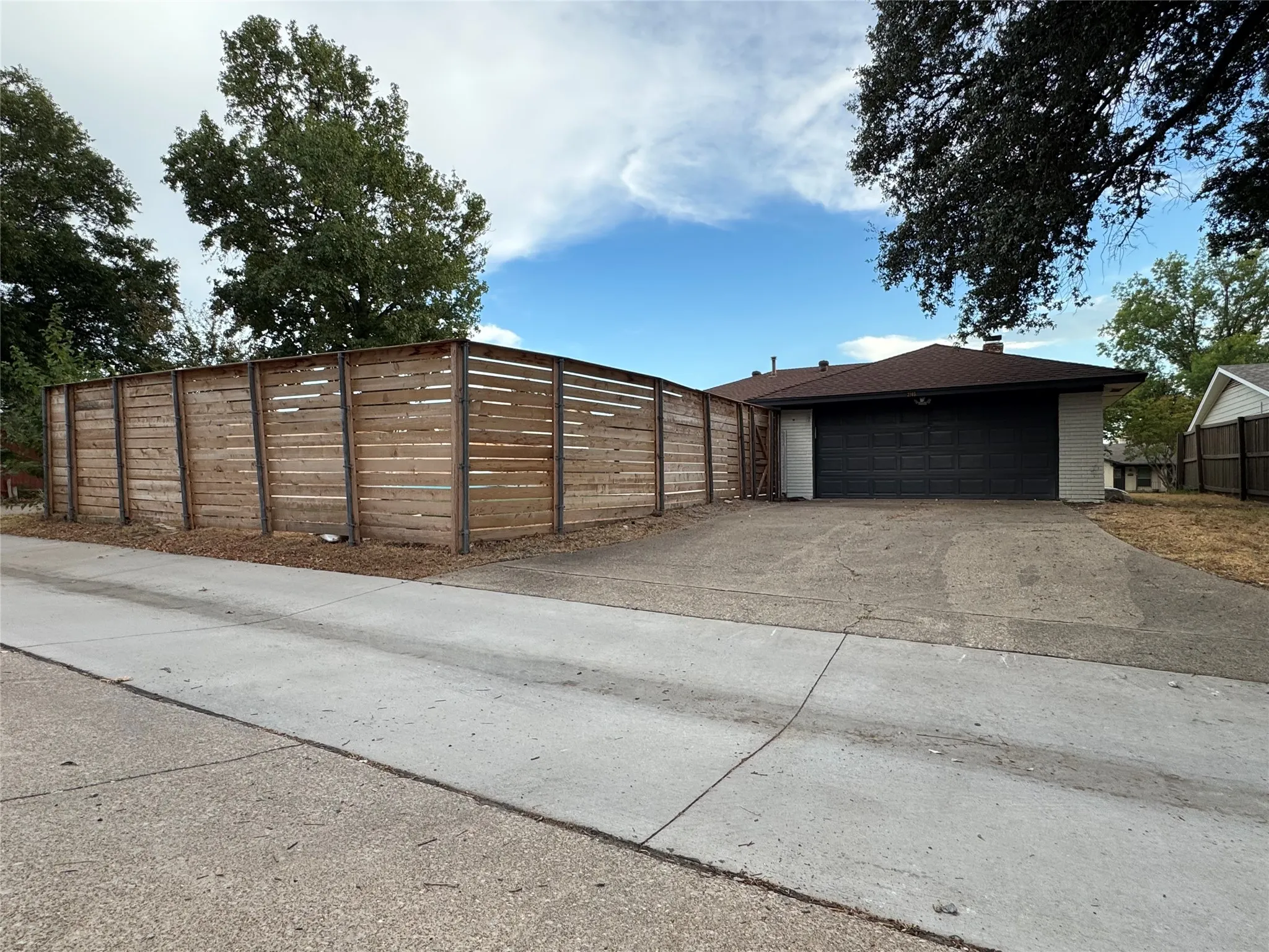 Single Family Residence For Sale in Dallas County , 2105 Drake Drive, Richardson, Texas 75081, 4 Bedroom, 2 Bathroom, 2 Garage spaces, 1,832 Sqft, built in 1973, mls#21394616, Real Estate Agent in Richardson, Homes For Sale in Dallas county, Homes For Sale in Richardson, Realtor in Richardson Texas, Real Estate Brokerage Independent Realty Texas, Luminita Cordes Realtor