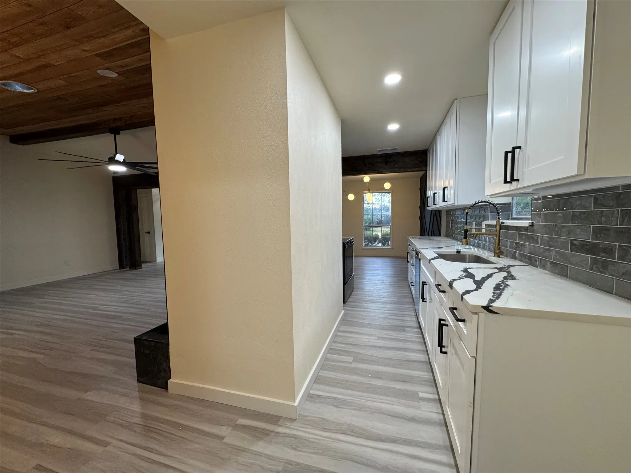 Single Family Residence For Sale in Dallas County , 2105 Drake Drive, Richardson, Texas 75081, 4 Bedroom, 2 Bathroom, 2 Garage spaces, 1,832 Sqft, built in 1973, mls#21394616, Real Estate Agent in Richardson, Homes For Sale in Dallas county, Homes For Sale in Richardson, Realtor in Richardson Texas, Real Estate Brokerage Independent Realty Texas, Luminita Cordes Realtor