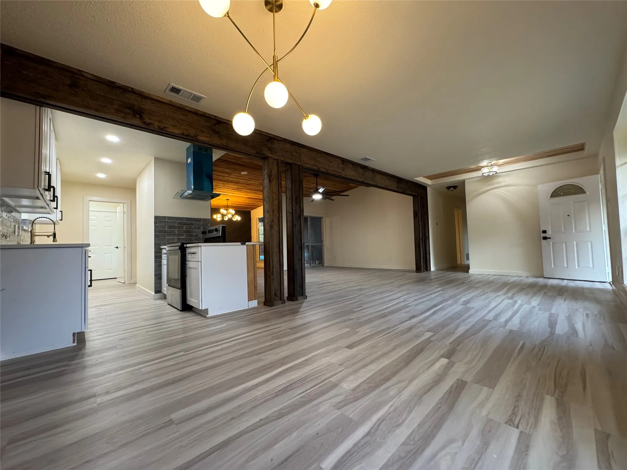 Single Family Residence For Sale in Dallas County , 2105 Drake Drive, Richardson, Texas 75081, 4 Bedroom, 2 Bathroom, 2 Garage spaces, 1,832 Sqft, built in 1973, mls#21394616, Real Estate Agent in Richardson, Homes For Sale in Dallas county, Homes For Sale in Richardson, Realtor in Richardson Texas, Real Estate Brokerage Independent Realty Texas, Luminita Cordes Realtor