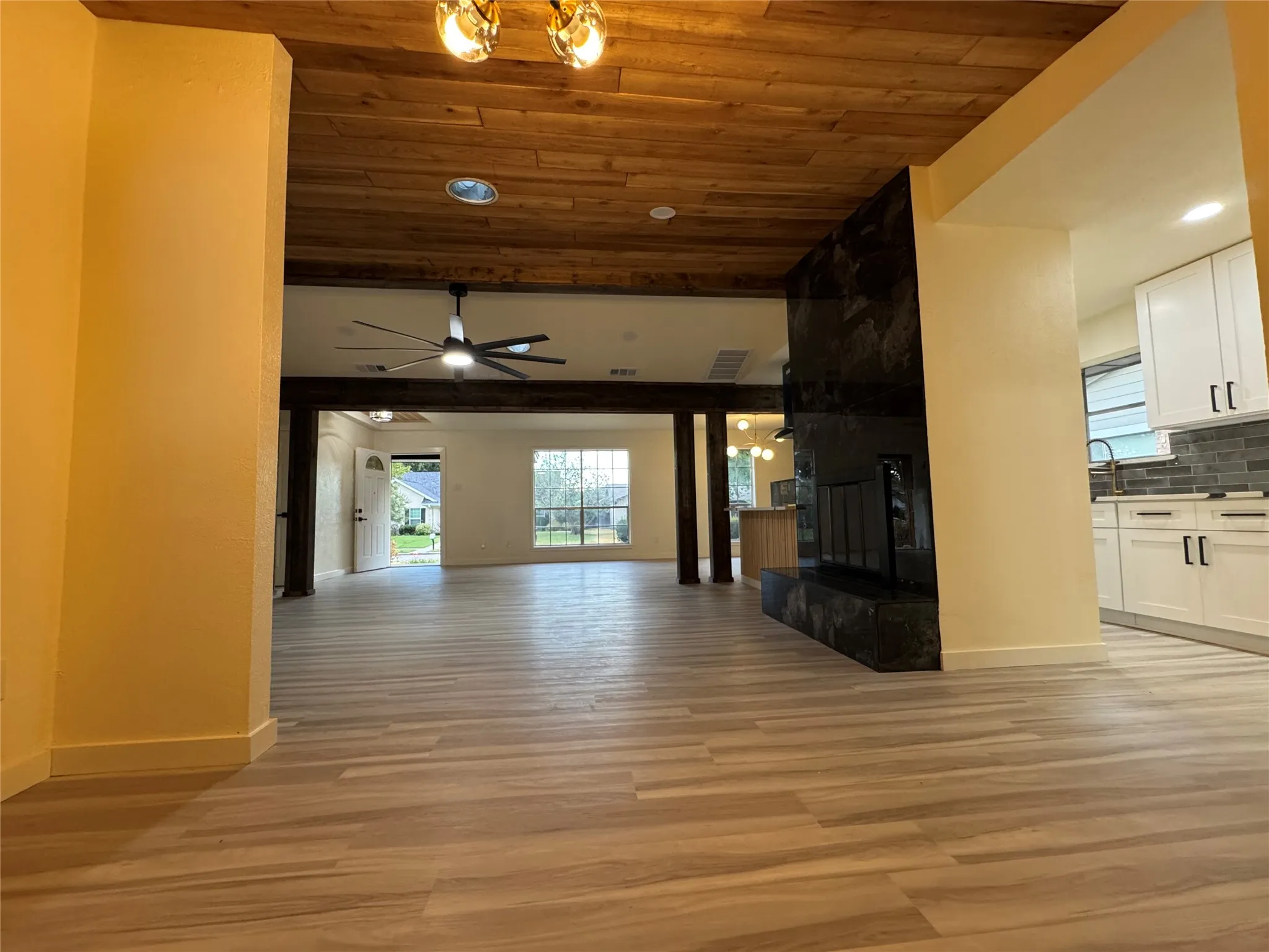 Single Family Residence For Sale in Dallas County , 2105 Drake Drive, Richardson, Texas 75081, 4 Bedroom, 2 Bathroom, 2 Garage spaces, 1,832 Sqft, built in 1973, mls#21394616, Real Estate Agent in Richardson, Homes For Sale in Dallas county, Homes For Sale in Richardson, Realtor in Richardson Texas, Real Estate Brokerage Independent Realty Texas, Luminita Cordes Realtor