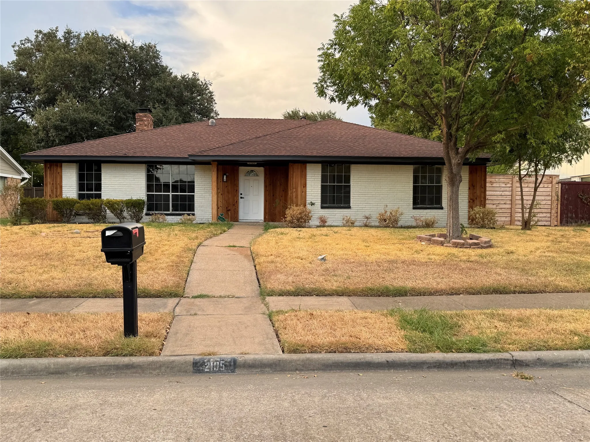 Single Family Residence For Sale in Dallas County , 2105 Drake Drive, Richardson, Texas 75081, 4 Bedroom, 2 Bathroom, 2 Garage spaces, 1,832 Sqft, built in 1973, mls#21394616, Real Estate Agent in Richardson, Homes For Sale in Dallas county, Homes For Sale in Richardson, Realtor in Richardson Texas, Real Estate Brokerage Independent Realty Texas, Luminita Cordes Realtor