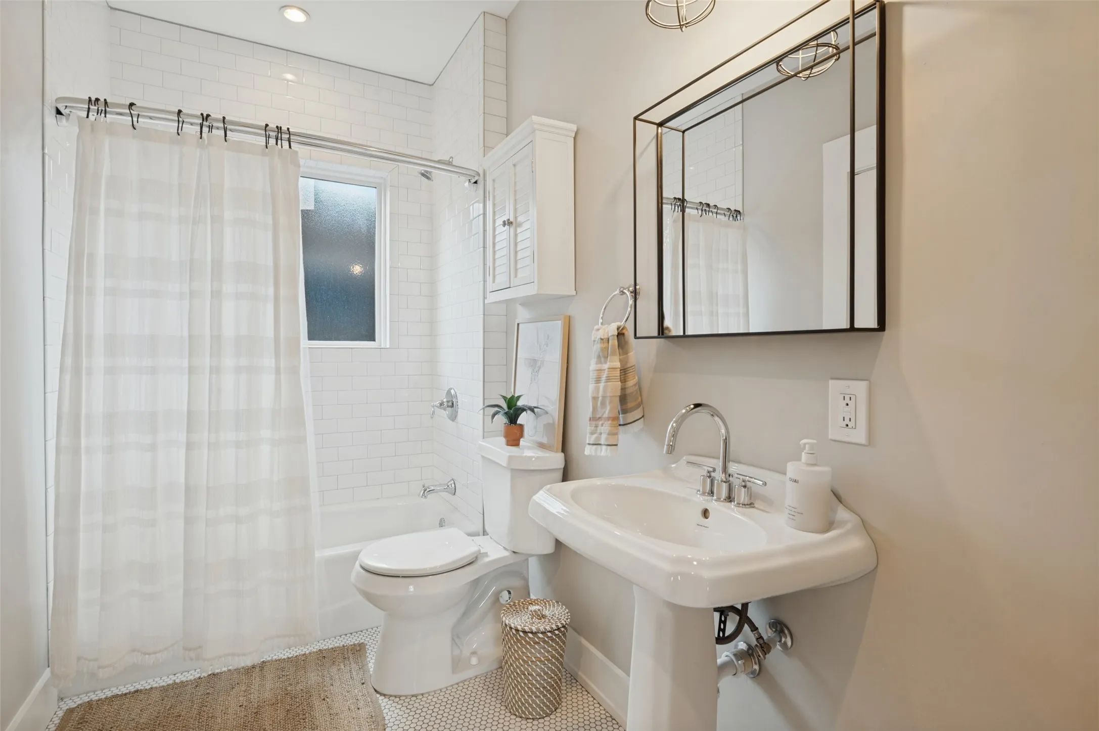 Single Family Residence For Sale in Dallas County , 1123 Ballard Avenue, Dallas, Texas 75208, 2 Bedroom, 2 Bathroom, Garage spaces, 1,263 Sqft, built in 1924, mls#21394549, Real Estate Agent in Dallas, Homes For Sale in Dallas county, Homes For Sale in Dallas, Realtor in Dallas Texas, Real Estate Brokerage Independent Realty Texas, Luminita Cordes Realtor