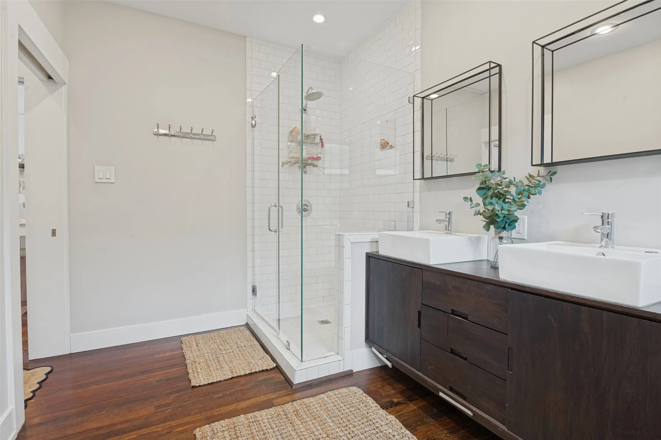 Single Family Residence For Sale in Dallas County , 1123 Ballard Avenue, Dallas, Texas 75208, 2 Bedroom, 2 Bathroom, Garage spaces, 1,263 Sqft, built in 1924, mls#21394549, Real Estate Agent in Dallas, Homes For Sale in Dallas county, Homes For Sale in Dallas, Realtor in Dallas Texas, Real Estate Brokerage Independent Realty Texas, Luminita Cordes Realtor