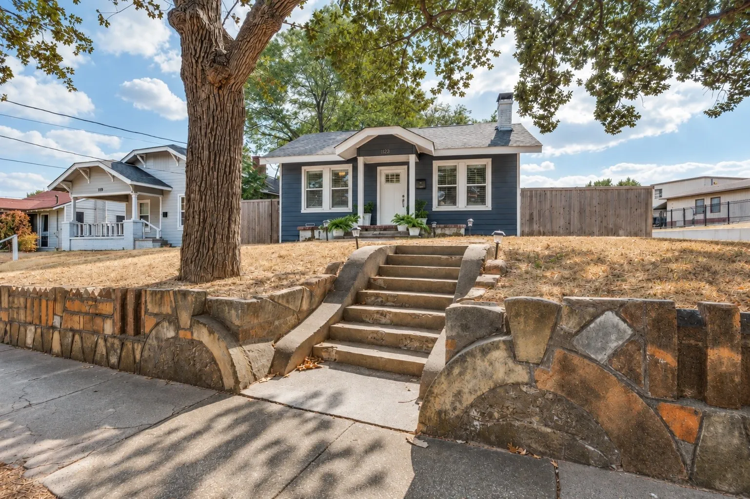 Single Family Residence For Sale in Dallas County , 1123 Ballard Avenue, Dallas, Texas 75208, 2 Bedroom, 2 Bathroom, Garage spaces, 1,263 Sqft, built in 1924, mls#21394549, Real Estate Agent in Dallas, Homes For Sale in Dallas county, Homes For Sale in Dallas, Realtor in Dallas Texas, Real Estate Brokerage Independent Realty Texas, Luminita Cordes Realtor