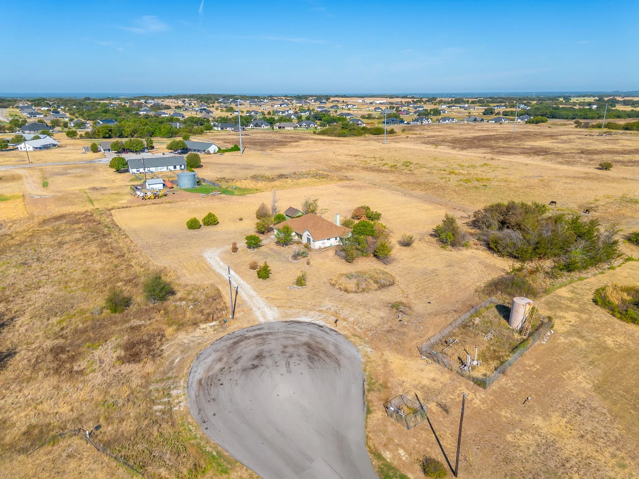 Single Family Residence For Sale in Parker County , 122 Blue Castle Court, Weatherford, Texas 76088, 3 Bedroom, 2 Bathroom, 2 Garage spaces, 1,417 Sqft, built in 2008, mls#21394407, Real Estate Agent in Weatherford, Homes For Sale in Parker county, Homes For Sale in Weatherford, Realtor in Weatherford Texas, Real Estate Brokerage Independent Realty Texas, Luminita Cordes Realtor
