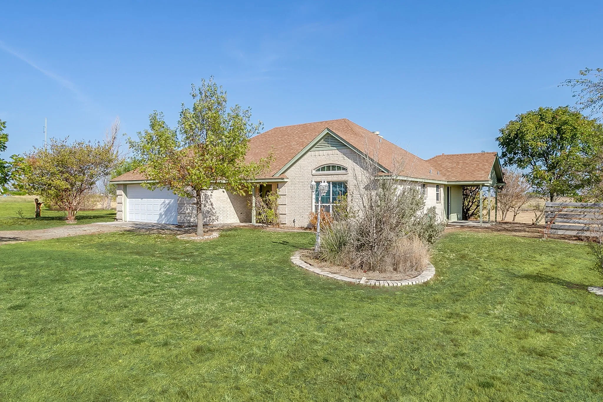 Single Family Residence For Sale in Parker County , 122 Blue Castle Court, Weatherford, Texas 76088, 3 Bedroom, 2 Bathroom, 2 Garage spaces, 1,417 Sqft, built in 2008, mls#21394407, Real Estate Agent in Weatherford, Homes For Sale in Parker county, Homes For Sale in Weatherford, Realtor in Weatherford Texas, Real Estate Brokerage Independent Realty Texas, Luminita Cordes Realtor