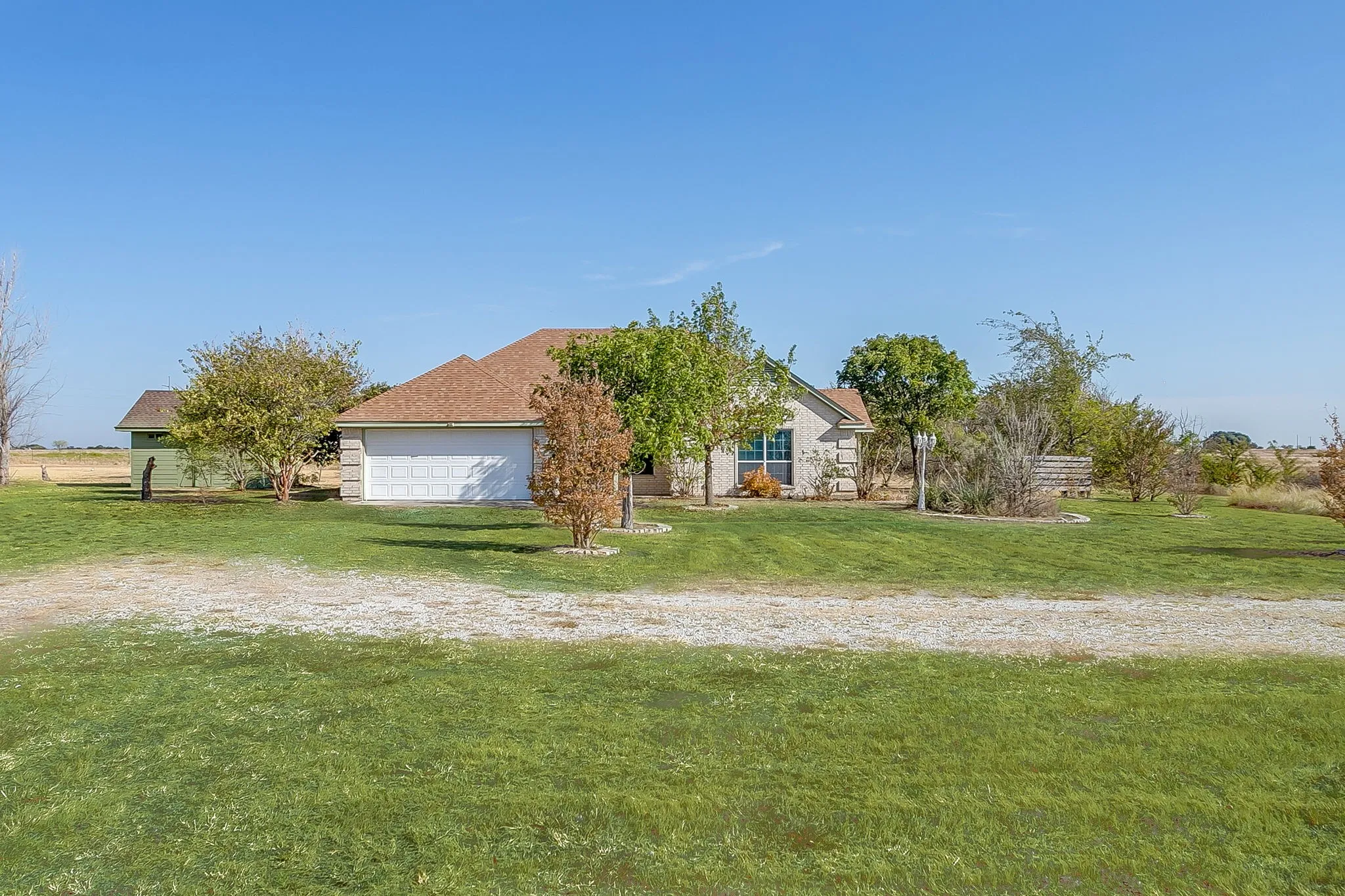 Single Family Residence For Sale in Parker County , 122 Blue Castle Court, Weatherford, Texas 76088, 3 Bedroom, 2 Bathroom, 2 Garage spaces, 1,417 Sqft, built in 2008, mls#21394407, Real Estate Agent in Weatherford, Homes For Sale in Parker county, Homes For Sale in Weatherford, Realtor in Weatherford Texas, Real Estate Brokerage Independent Realty Texas, Luminita Cordes Realtor