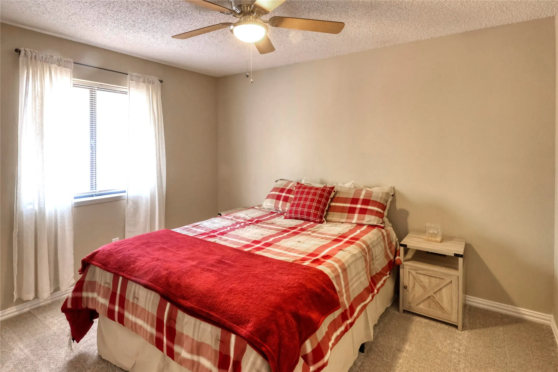Single Family Residence For Sale in Tarrant County , 2813 Meandering Way, Bedford, Texas 76021, 4 Bedroom, 2 Bathroom, 2 Garage spaces, 2,043 Sqft, built in 1977, mls#21394625, Real Estate Agent in Bedford, Homes For Sale in Tarrant county, Homes For Sale in Bedford, Realtor in Bedford Texas, Real Estate Brokerage Independent Realty Texas, Luminita Cordes Realtor