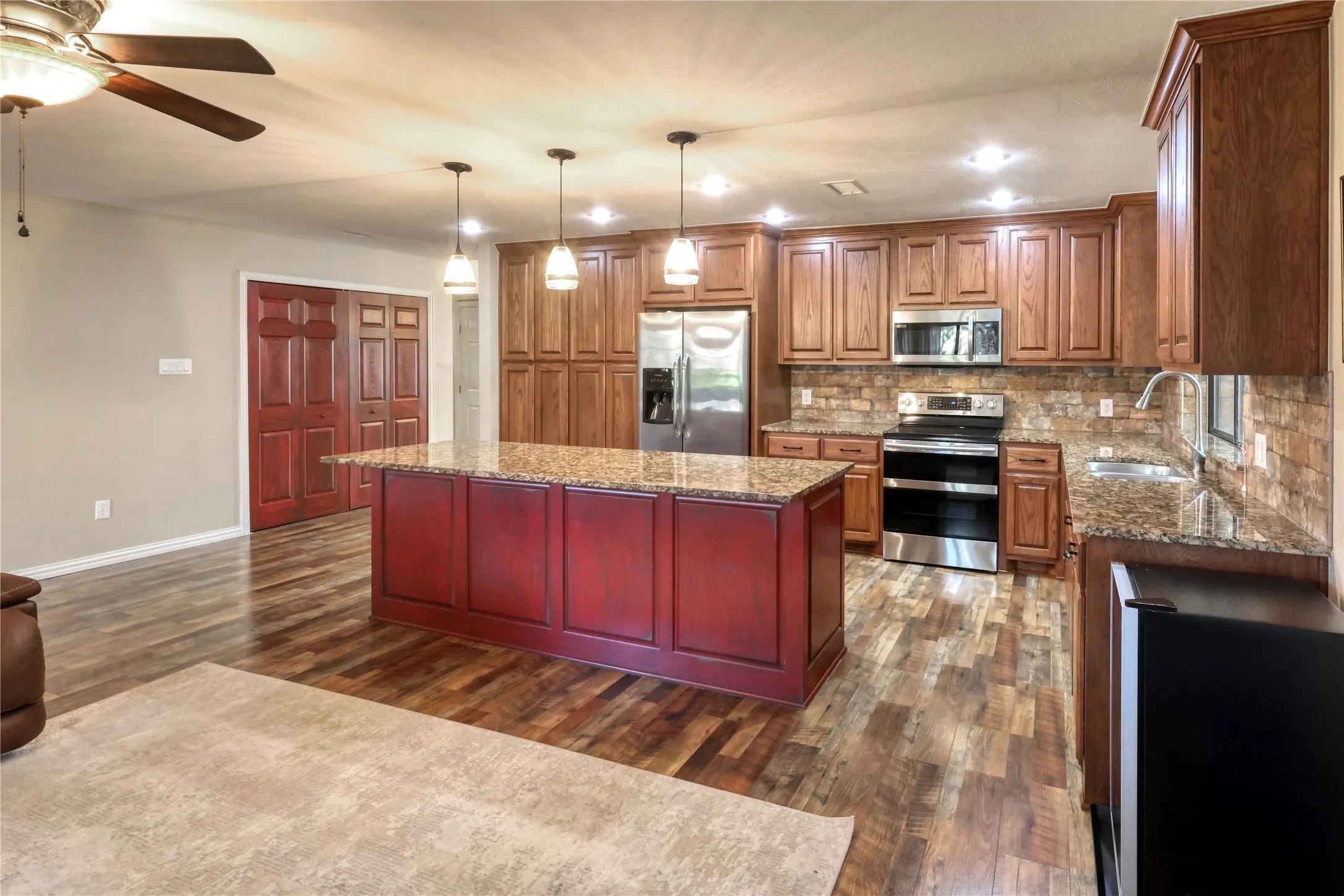 Single Family Residence For Sale in Tarrant County , 2813 Meandering Way, Bedford, Texas 76021, 4 Bedroom, 2 Bathroom, 2 Garage spaces, 2,043 Sqft, built in 1977, mls#21394625, Real Estate Agent in Bedford, Homes For Sale in Tarrant county, Homes For Sale in Bedford, Realtor in Bedford Texas, Real Estate Brokerage Independent Realty Texas, Luminita Cordes Realtor