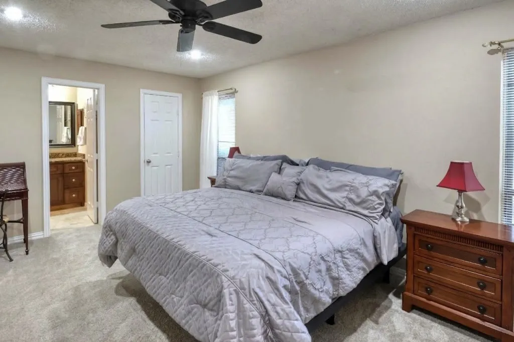 Single Family Residence For Sale in Tarrant County , 2813 Meandering Way, Bedford, Texas 76021, 4 Bedroom, 2 Bathroom, 2 Garage spaces, 2,043 Sqft, built in 1977, mls#21394625, Real Estate Agent in Bedford, Homes For Sale in Tarrant county, Homes For Sale in Bedford, Realtor in Bedford Texas, Real Estate Brokerage Independent Realty Texas, Luminita Cordes Realtor