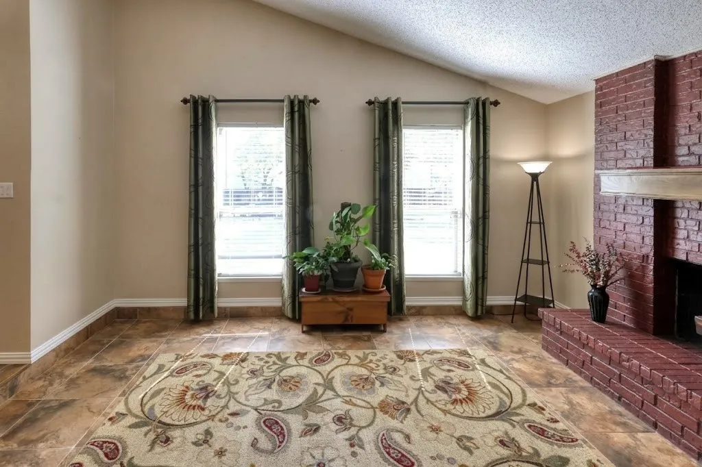 Single Family Residence For Sale in Tarrant County , 2813 Meandering Way, Bedford, Texas 76021, 4 Bedroom, 2 Bathroom, 2 Garage spaces, 2,043 Sqft, built in 1977, mls#21394625, Real Estate Agent in Bedford, Homes For Sale in Tarrant county, Homes For Sale in Bedford, Realtor in Bedford Texas, Real Estate Brokerage Independent Realty Texas, Luminita Cordes Realtor