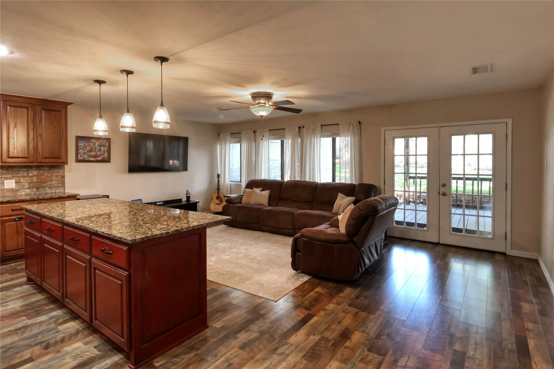 Single Family Residence For Sale in Tarrant County , 2813 Meandering Way, Bedford, Texas 76021, 4 Bedroom, 2 Bathroom, 2 Garage spaces, 2,043 Sqft, built in 1977, mls#21394625, Real Estate Agent in Bedford, Homes For Sale in Tarrant county, Homes For Sale in Bedford, Realtor in Bedford Texas, Real Estate Brokerage Independent Realty Texas, Luminita Cordes Realtor