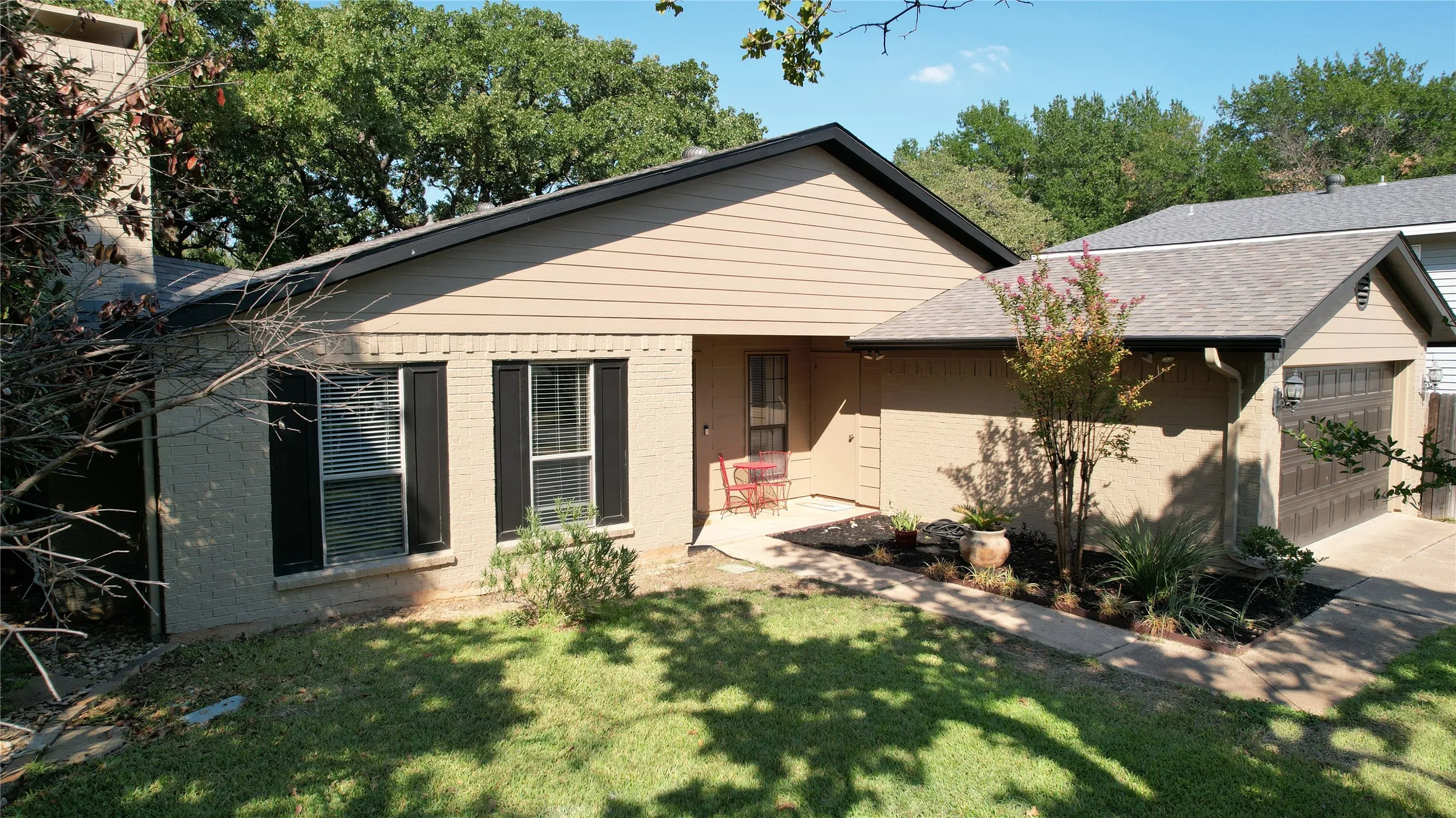 Single Family Residence For Sale in Tarrant County , 2813 Meandering Way, Bedford, Texas 76021, 4 Bedroom, 2 Bathroom, 2 Garage spaces, 2,043 Sqft, built in 1977, mls#21394625, Real Estate Agent in Bedford, Homes For Sale in Tarrant county, Homes For Sale in Bedford, Realtor in Bedford Texas, Real Estate Brokerage Independent Realty Texas, Luminita Cordes Realtor