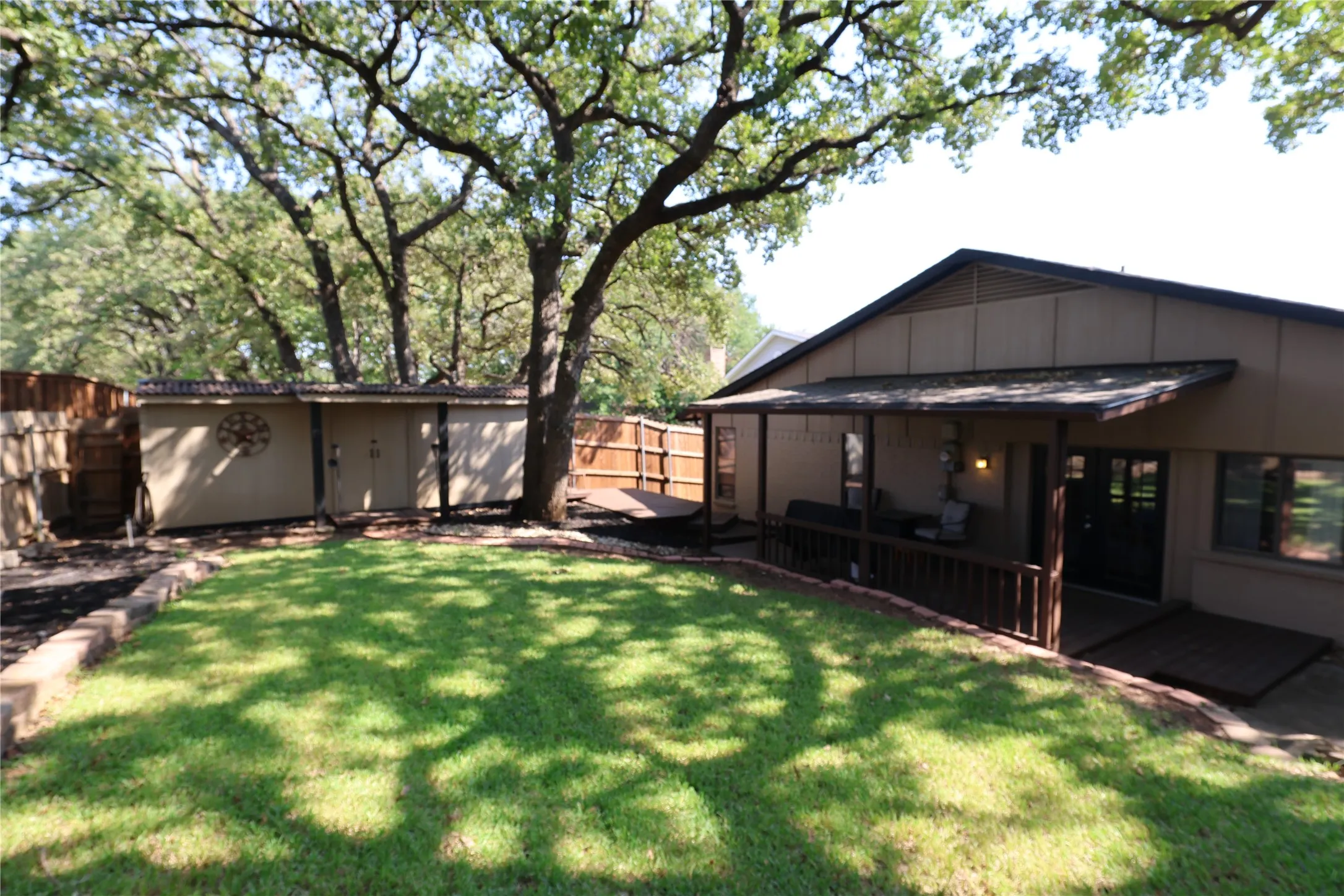 Single Family Residence For Sale in Tarrant County , 2813 Meandering Way, Bedford, Texas 76021, 4 Bedroom, 2 Bathroom, 2 Garage spaces, 2,043 Sqft, built in 1977, mls#21394625, Real Estate Agent in Bedford, Homes For Sale in Tarrant county, Homes For Sale in Bedford, Realtor in Bedford Texas, Real Estate Brokerage Independent Realty Texas, Luminita Cordes Realtor