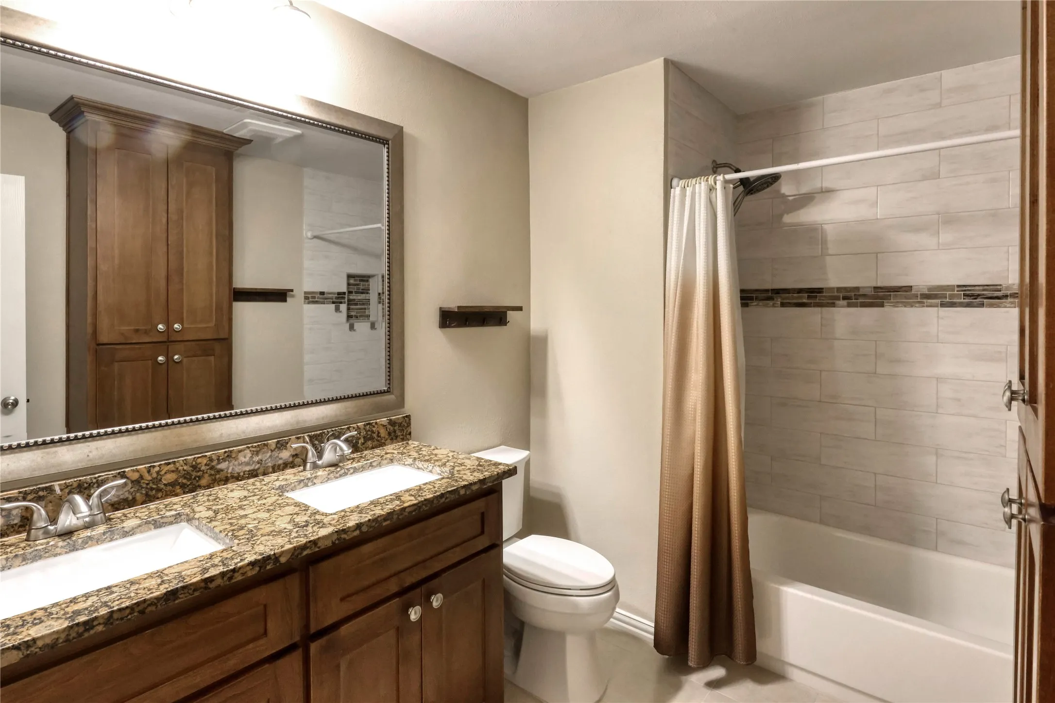 Single Family Residence For Sale in Tarrant County , 2813 Meandering Way, Bedford, Texas 76021, 4 Bedroom, 2 Bathroom, 2 Garage spaces, 2,043 Sqft, built in 1977, mls#21394625, Real Estate Agent in Bedford, Homes For Sale in Tarrant county, Homes For Sale in Bedford, Realtor in Bedford Texas, Real Estate Brokerage Independent Realty Texas, Luminita Cordes Realtor