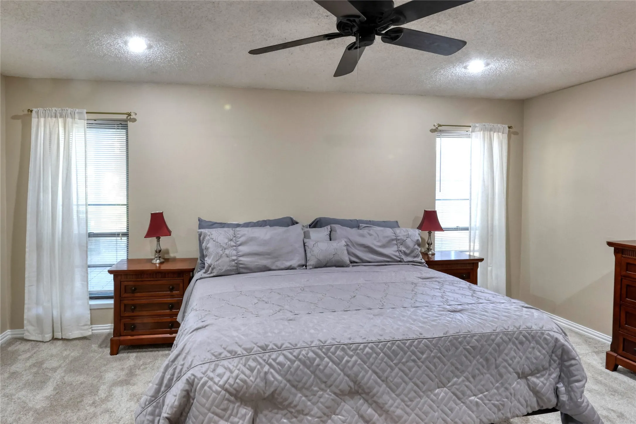 Single Family Residence For Sale in Tarrant County , 2813 Meandering Way, Bedford, Texas 76021, 4 Bedroom, 2 Bathroom, 2 Garage spaces, 2,043 Sqft, built in 1977, mls#21394625, Real Estate Agent in Bedford, Homes For Sale in Tarrant county, Homes For Sale in Bedford, Realtor in Bedford Texas, Real Estate Brokerage Independent Realty Texas, Luminita Cordes Realtor
