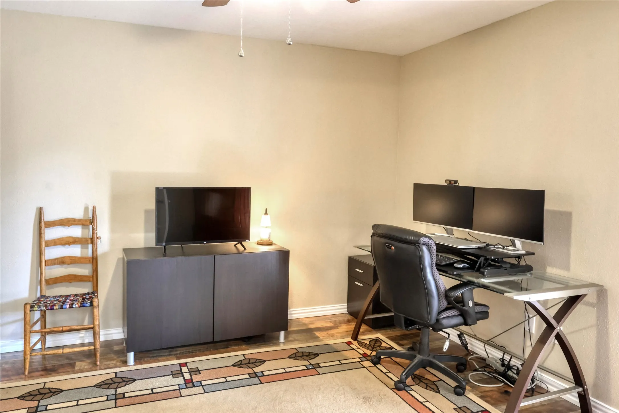 Single Family Residence For Sale in Tarrant County , 2813 Meandering Way, Bedford, Texas 76021, 4 Bedroom, 2 Bathroom, 2 Garage spaces, 2,043 Sqft, built in 1977, mls#21394625, Real Estate Agent in Bedford, Homes For Sale in Tarrant county, Homes For Sale in Bedford, Realtor in Bedford Texas, Real Estate Brokerage Independent Realty Texas, Luminita Cordes Realtor