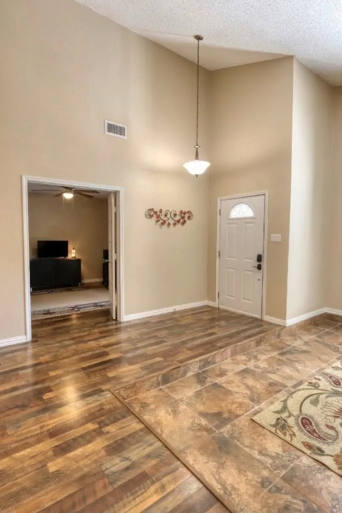 Single Family Residence For Sale in Tarrant County , 2813 Meandering Way, Bedford, Texas 76021, 4 Bedroom, 2 Bathroom, 2 Garage spaces, 2,043 Sqft, built in 1977, mls#21394625, Real Estate Agent in Bedford, Homes For Sale in Tarrant county, Homes For Sale in Bedford, Realtor in Bedford Texas, Real Estate Brokerage Independent Realty Texas, Luminita Cordes Realtor