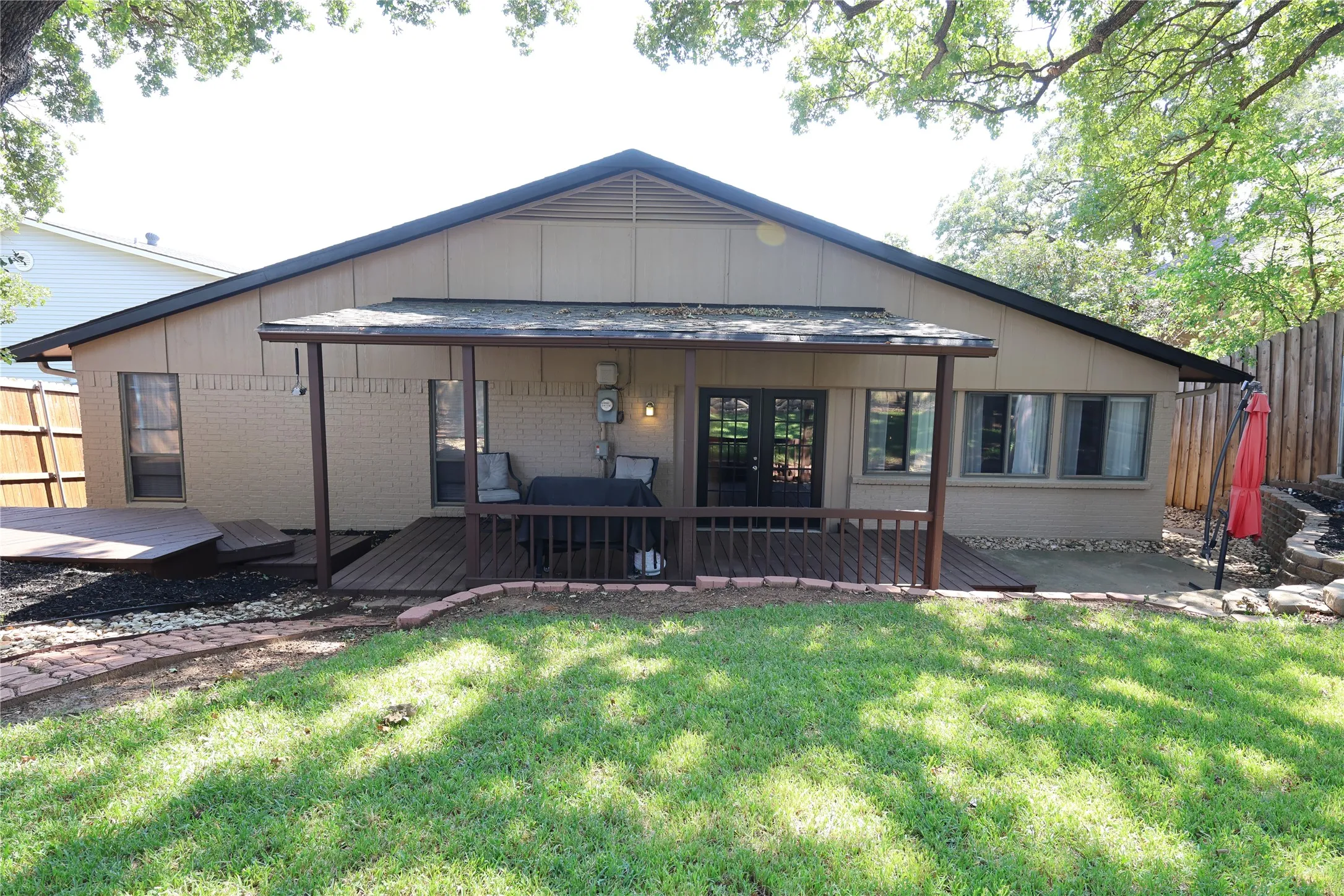 Single Family Residence For Sale in Tarrant County , 2813 Meandering Way, Bedford, Texas 76021, 4 Bedroom, 2 Bathroom, 2 Garage spaces, 2,043 Sqft, built in 1977, mls#21394625, Real Estate Agent in Bedford, Homes For Sale in Tarrant county, Homes For Sale in Bedford, Realtor in Bedford Texas, Real Estate Brokerage Independent Realty Texas, Luminita Cordes Realtor