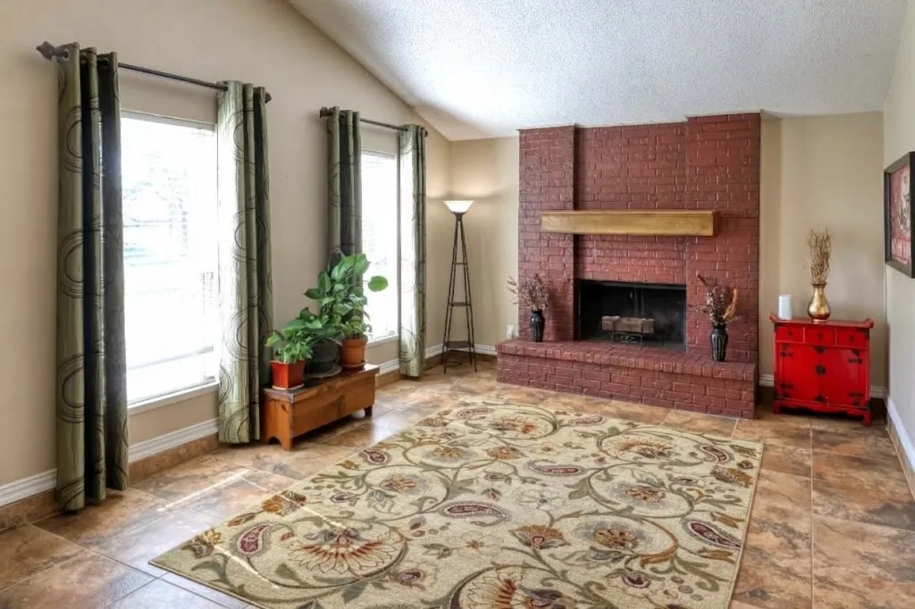 Single Family Residence For Sale in Tarrant County , 2813 Meandering Way, Bedford, Texas 76021, 4 Bedroom, 2 Bathroom, 2 Garage spaces, 2,043 Sqft, built in 1977, mls#21394625, Real Estate Agent in Bedford, Homes For Sale in Tarrant county, Homes For Sale in Bedford, Realtor in Bedford Texas, Real Estate Brokerage Independent Realty Texas, Luminita Cordes Realtor