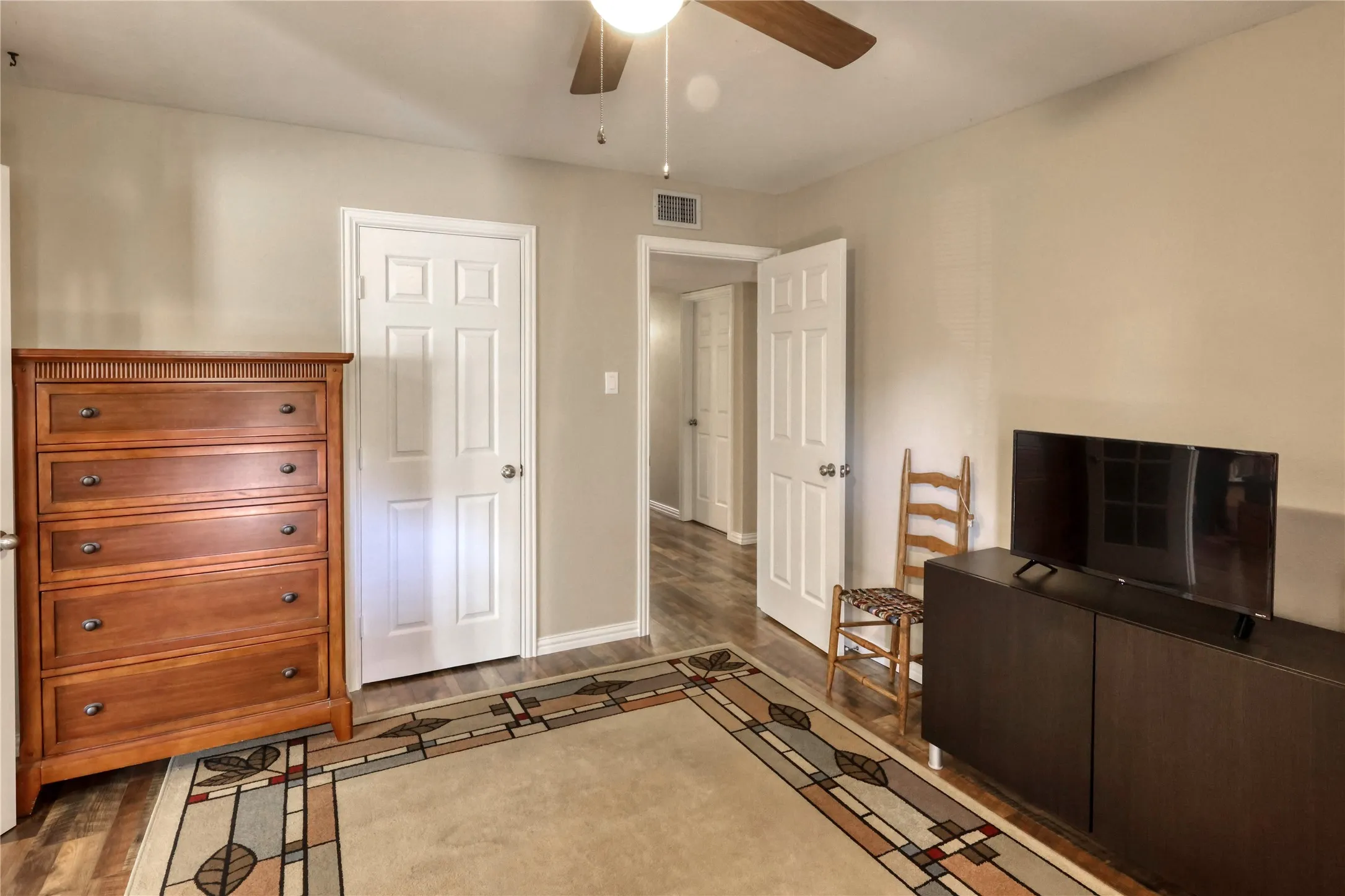 Single Family Residence For Sale in Tarrant County , 2813 Meandering Way, Bedford, Texas 76021, 4 Bedroom, 2 Bathroom, 2 Garage spaces, 2,043 Sqft, built in 1977, mls#21394625, Real Estate Agent in Bedford, Homes For Sale in Tarrant county, Homes For Sale in Bedford, Realtor in Bedford Texas, Real Estate Brokerage Independent Realty Texas, Luminita Cordes Realtor