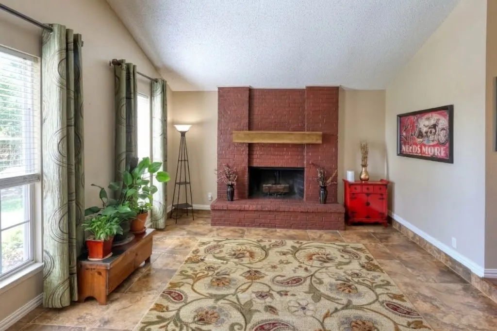 Single Family Residence For Sale in Tarrant County , 2813 Meandering Way, Bedford, Texas 76021, 4 Bedroom, 2 Bathroom, 2 Garage spaces, 2,043 Sqft, built in 1977, mls#21394625, Real Estate Agent in Bedford, Homes For Sale in Tarrant county, Homes For Sale in Bedford, Realtor in Bedford Texas, Real Estate Brokerage Independent Realty Texas, Luminita Cordes Realtor